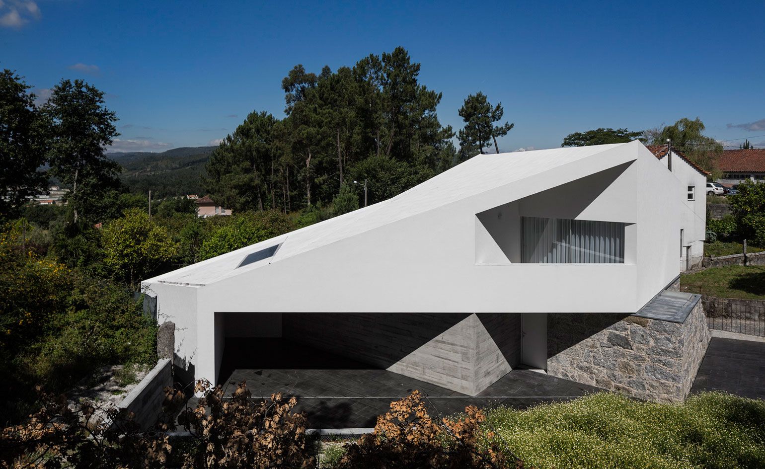 1540x944 Casa Taíde balances a modern, angular addition over a granite country house. Wallpaper*
