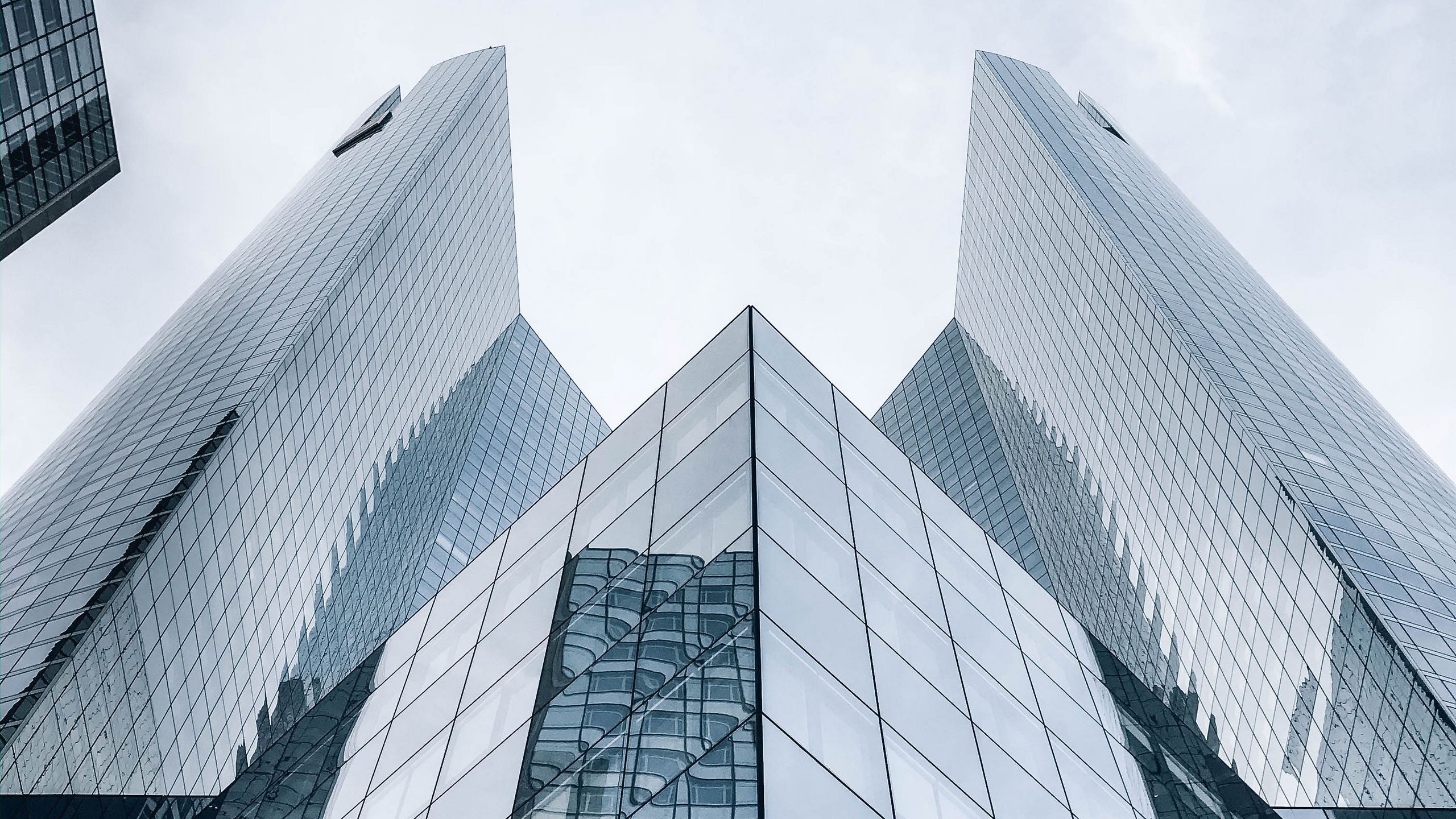 2560x1440 Download wallpaper 2560x1440 building, modern, architecture, mirrored, facade widescreen 16:9 HD background