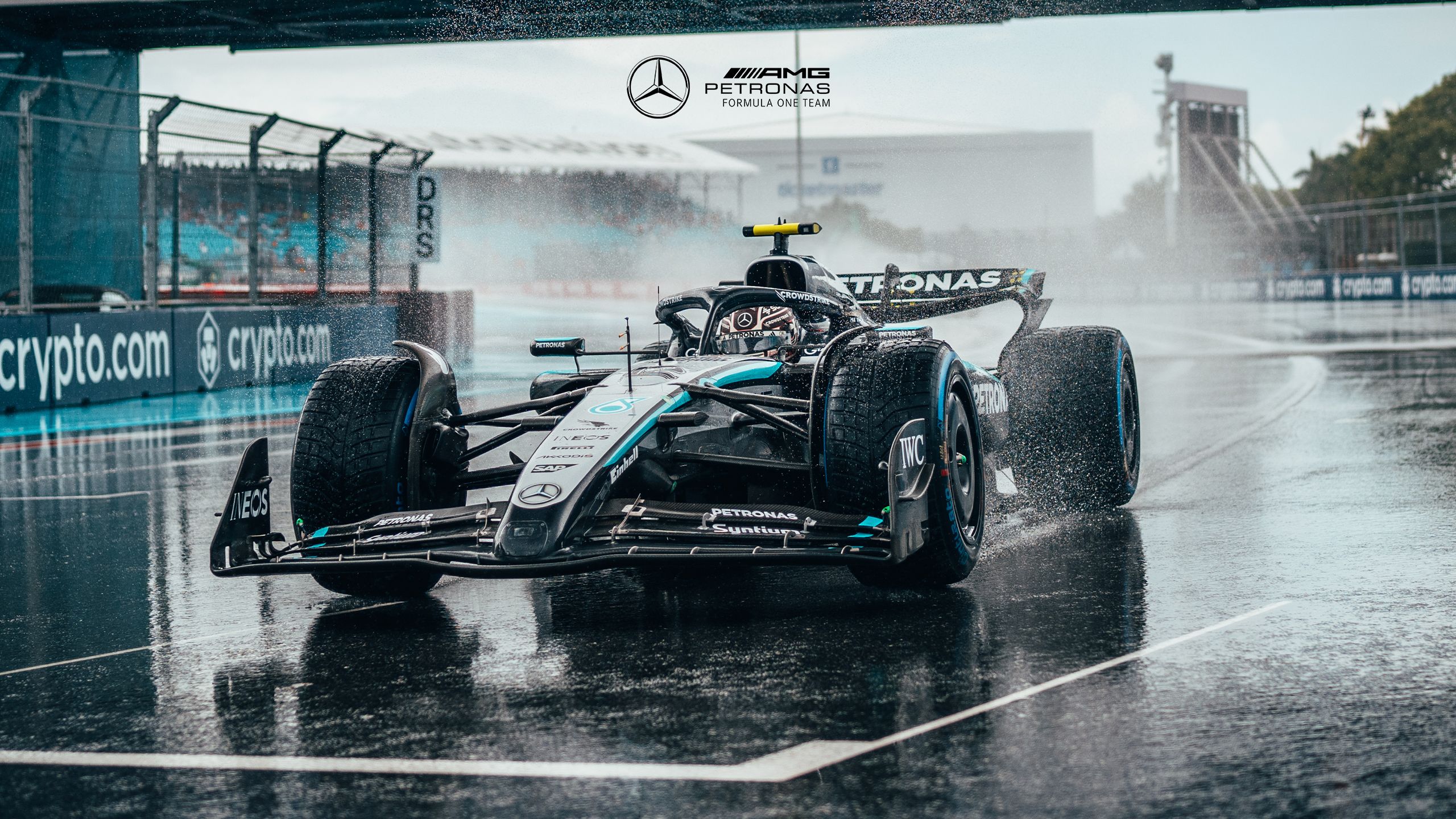 2560x1440 F1 Mercedes AMG Petronas Racing in Rain Wallpaperx1440
