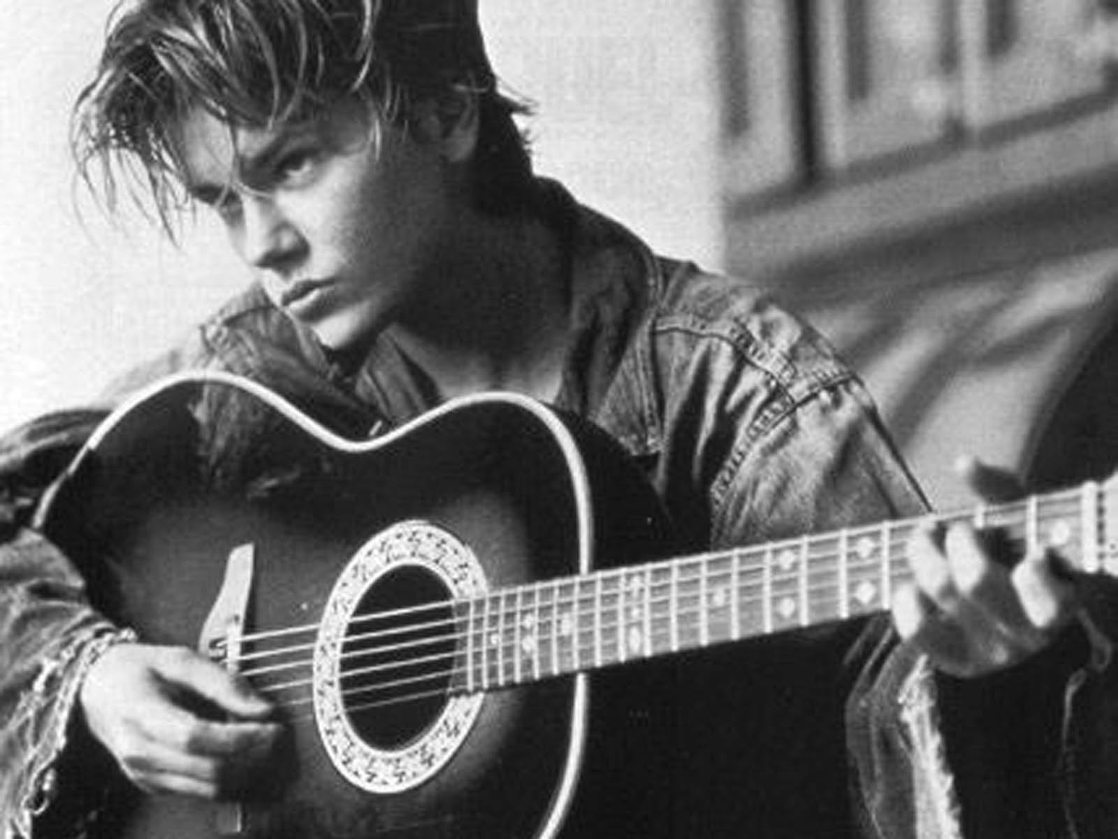 1600x1200 River Phoenix HD