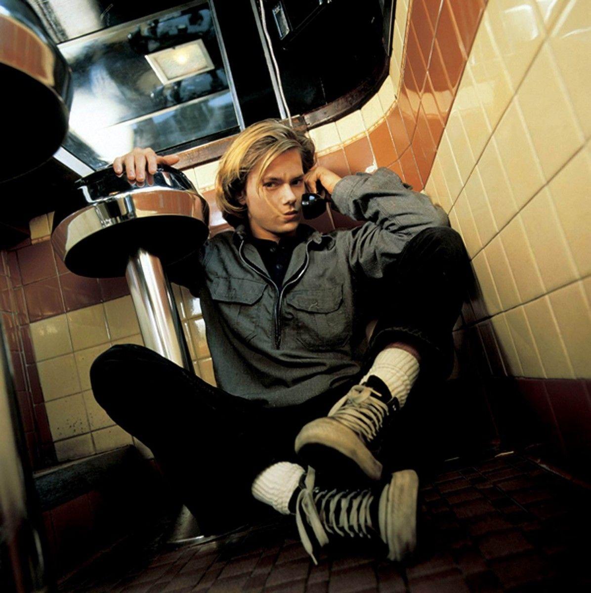 1196x1200 River Phoenix wallpaper