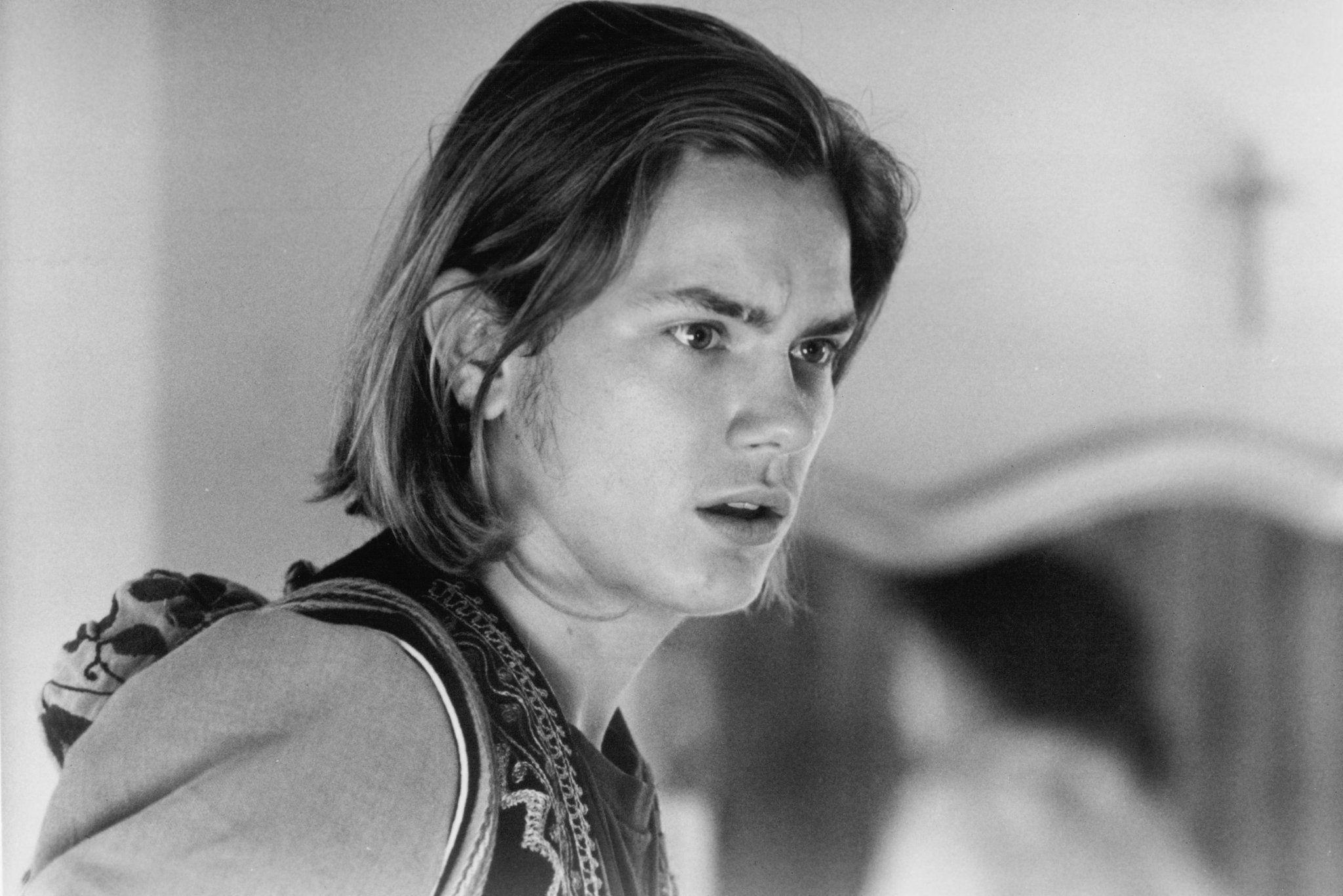 2048x1367 River Phoenix Wallpaper Image Photo Picture Background