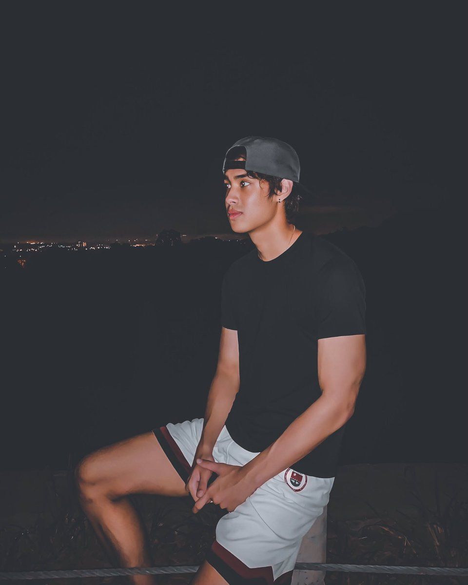 960x1200 Imagine a date night with