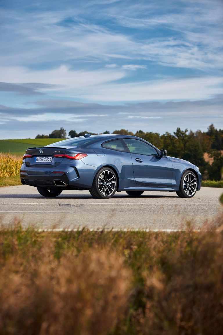 768x1152 BMW M440i ( G22 ) xDrive coupé quality free high resolution car image, picture and photo