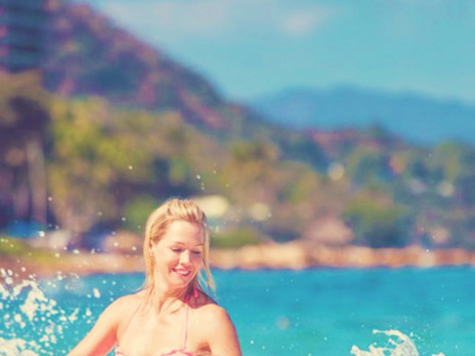 1600x1200 Jennie Garth Weight Loss: '90210' Actress Shows Off Trim Bikini Body For 41st Birthday In Mexico [PHOTO]