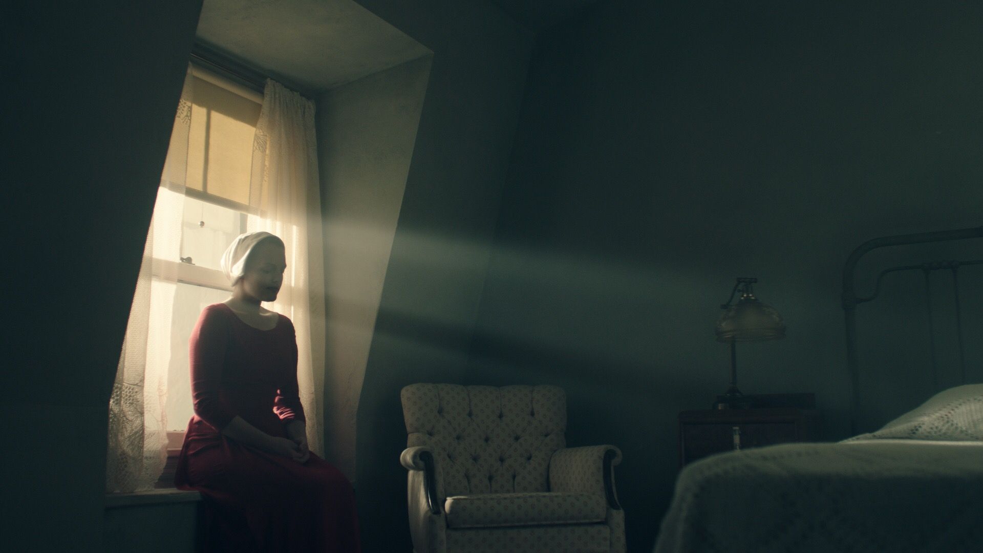 1920x1080 The Handmaid's Tale Image Reveal Elisabeth Moss in Hulu's Series