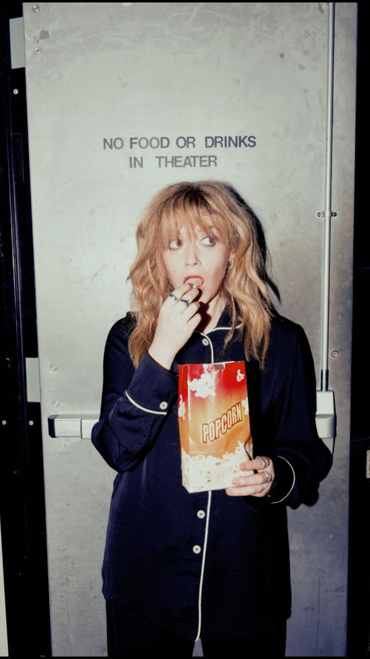 736x1309 Pin By Hu Yu On 배경화면 Wallpaper. Natasha Lyonne, Natasha, Orange Is