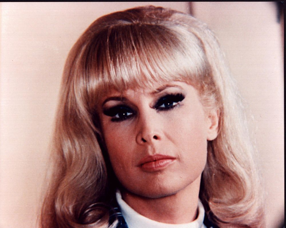 1000x800 Barbara Eden Close Up In White Turtleneck Photo Print (8 x 10)