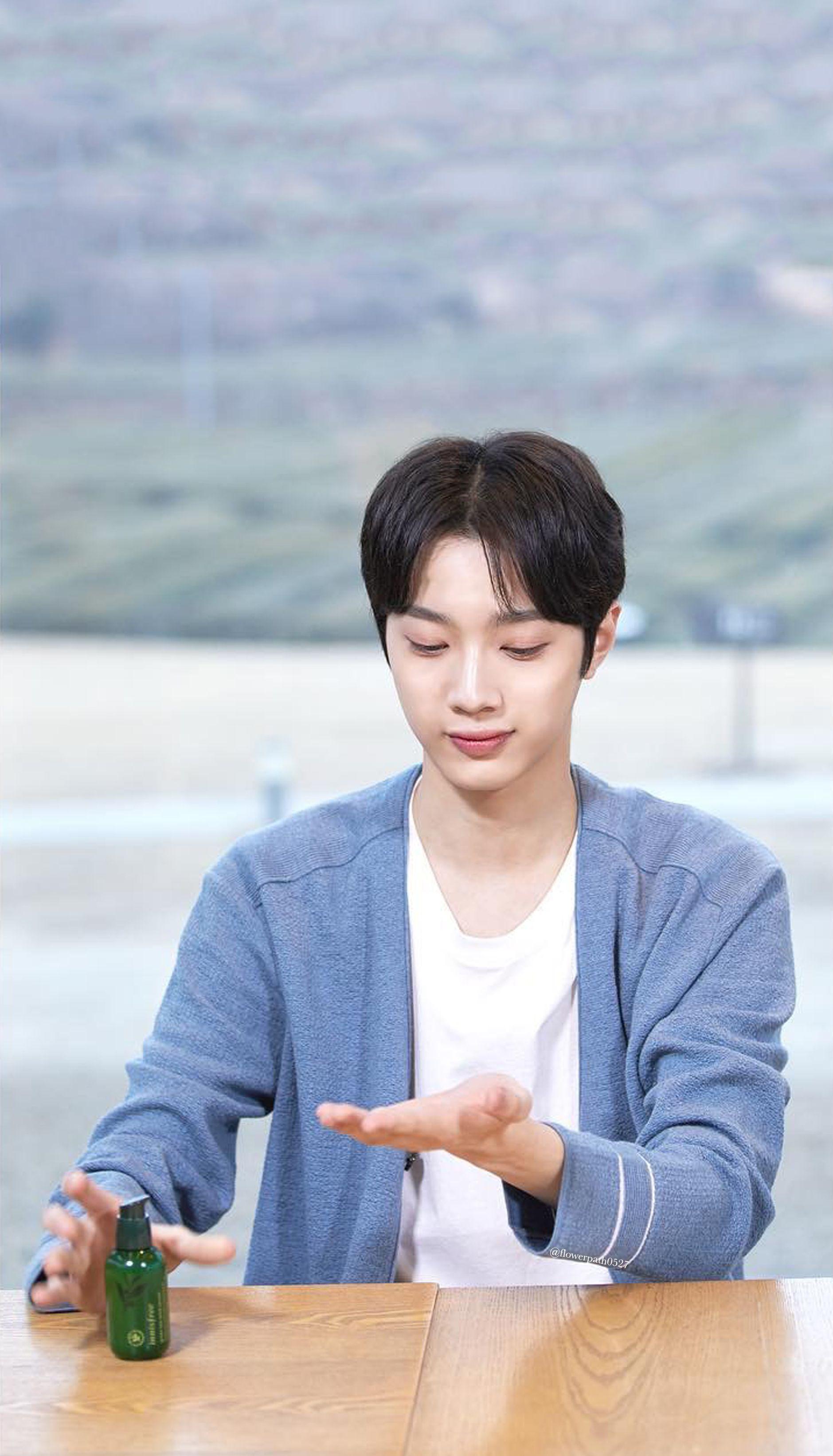 1879x3284 Wanna One x Innisfree: Wanna One Go in Jeju Lai Guan Lin Wallpaper
