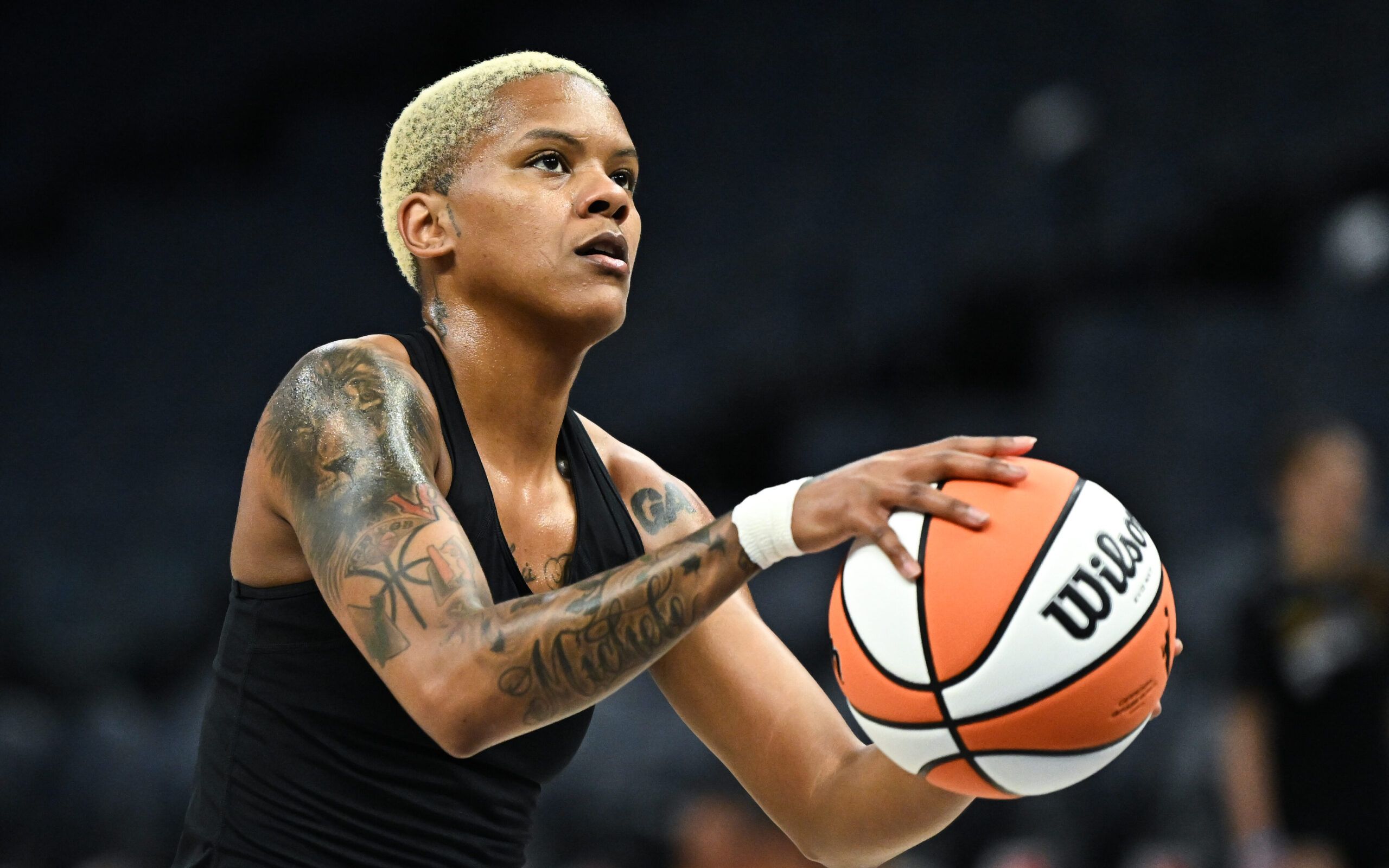 2560x1600 Everything You Need to Know About Courtney Williams