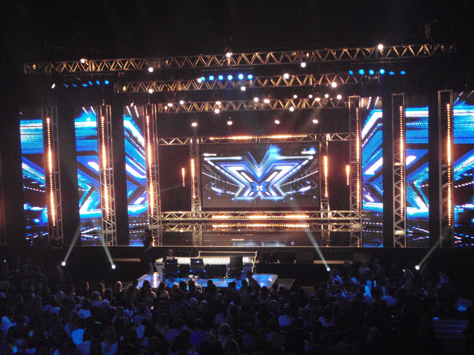 1600x1200 Download TV Show The X Factor Wallpaperx1200