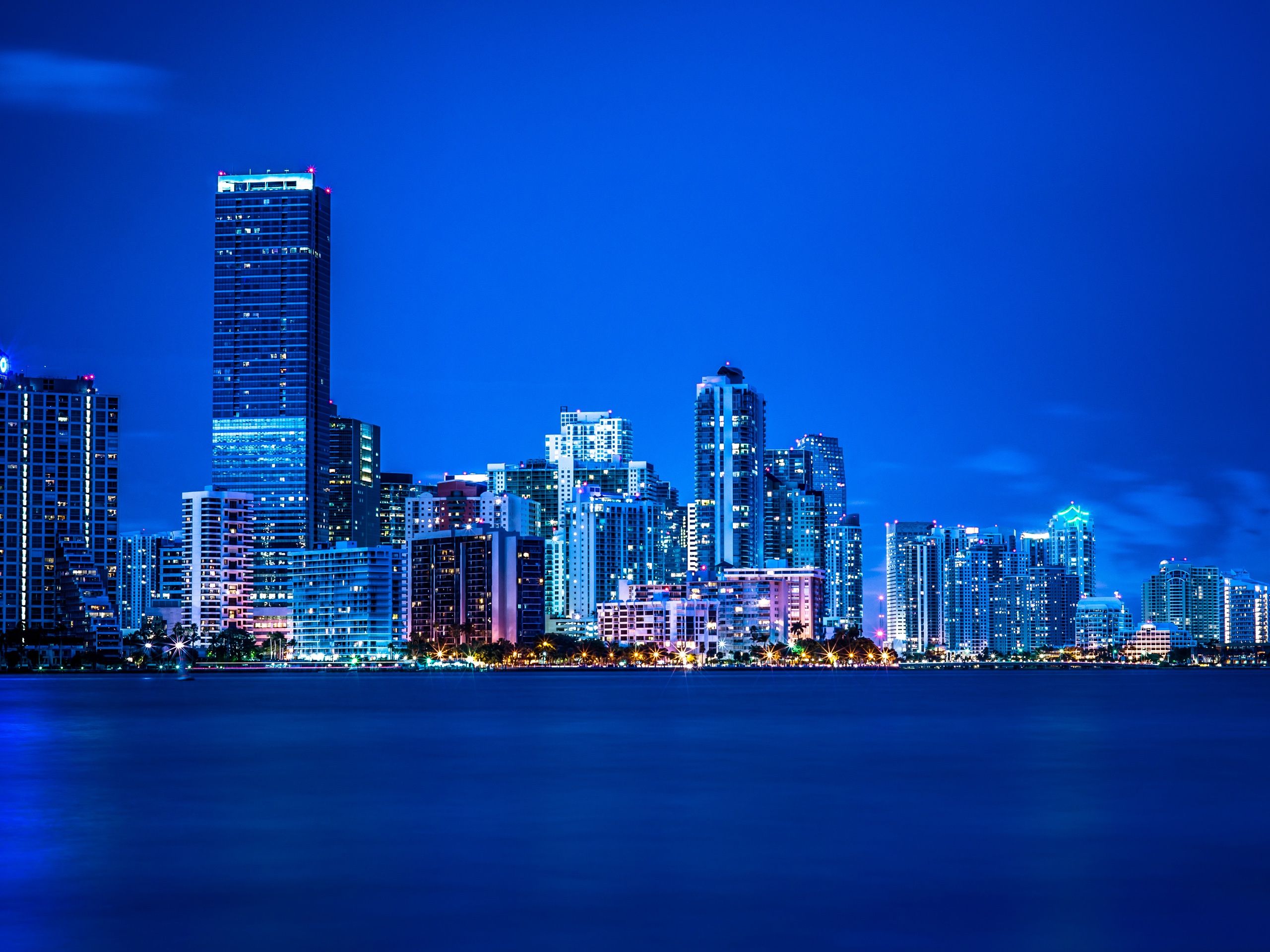 2560x1920 Wallpaper Miami, Florida, night, lights, city, buildings, blue 2560x1920 Picture, Image