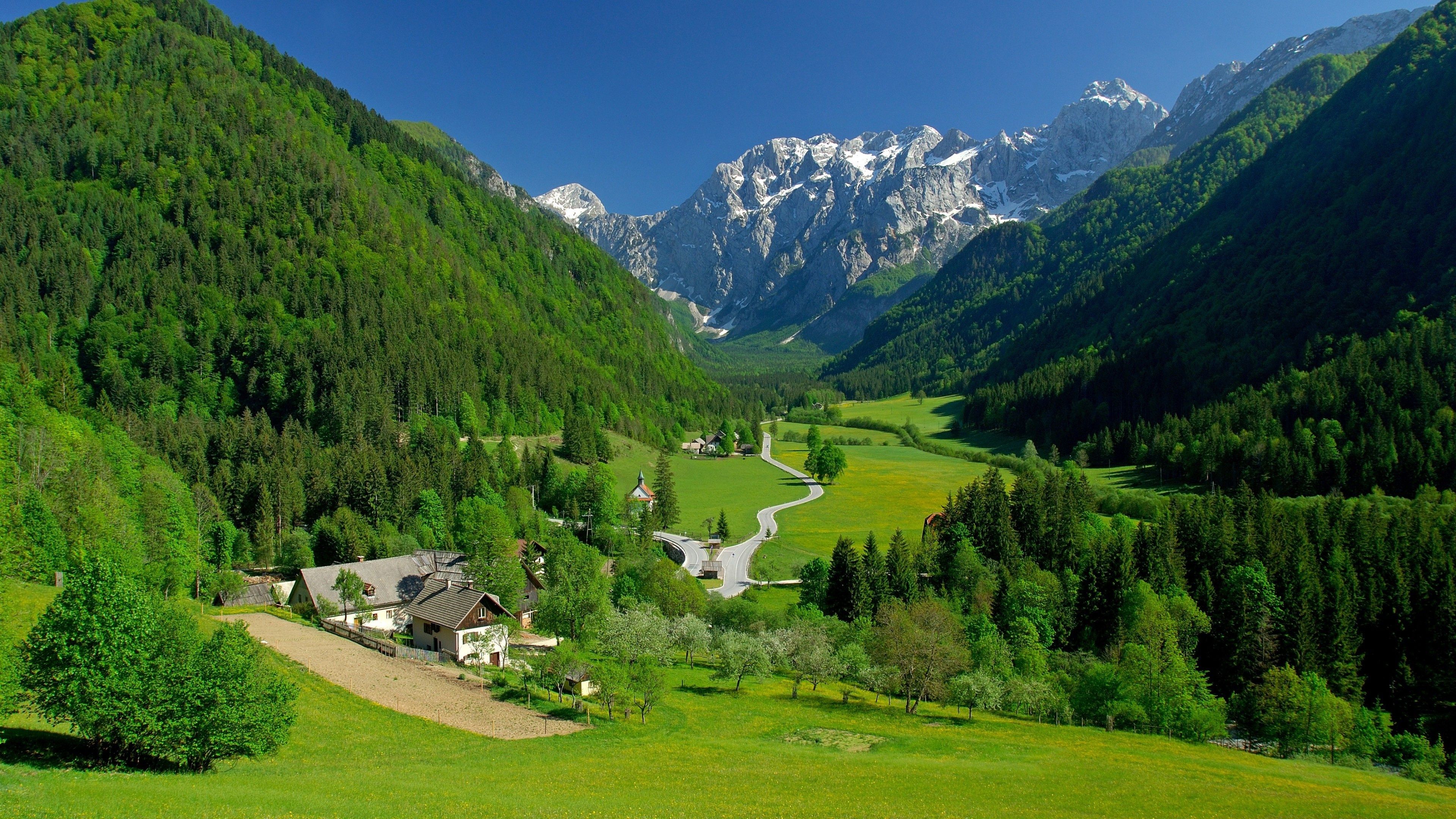 3840x2160 Village Wallpaper