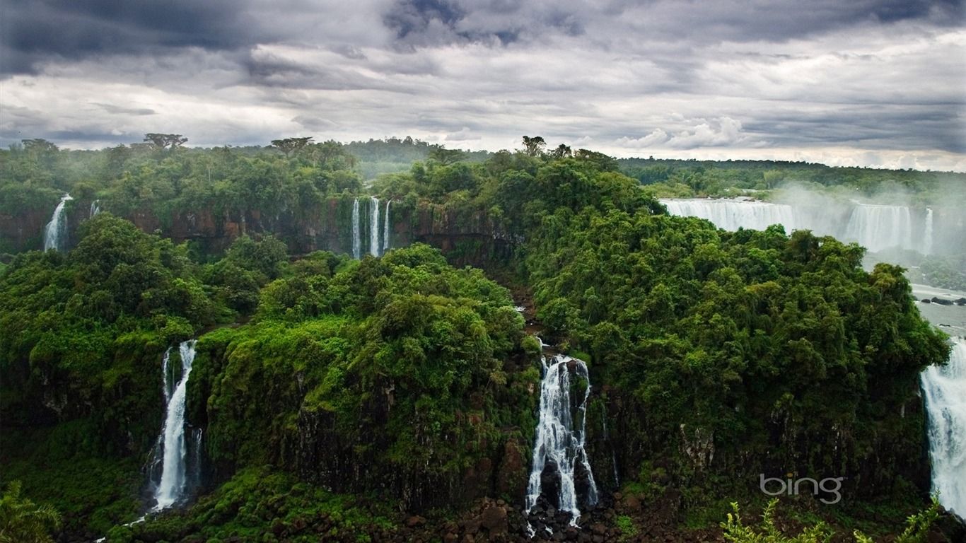 1366x768 The worlds widest waterfall in Brazil Iguazu Falls Wallpaper