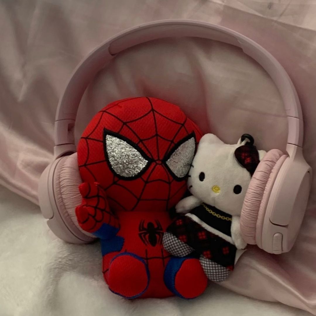 1080x1080 Hello Kitty y Spiderman Pixel Art