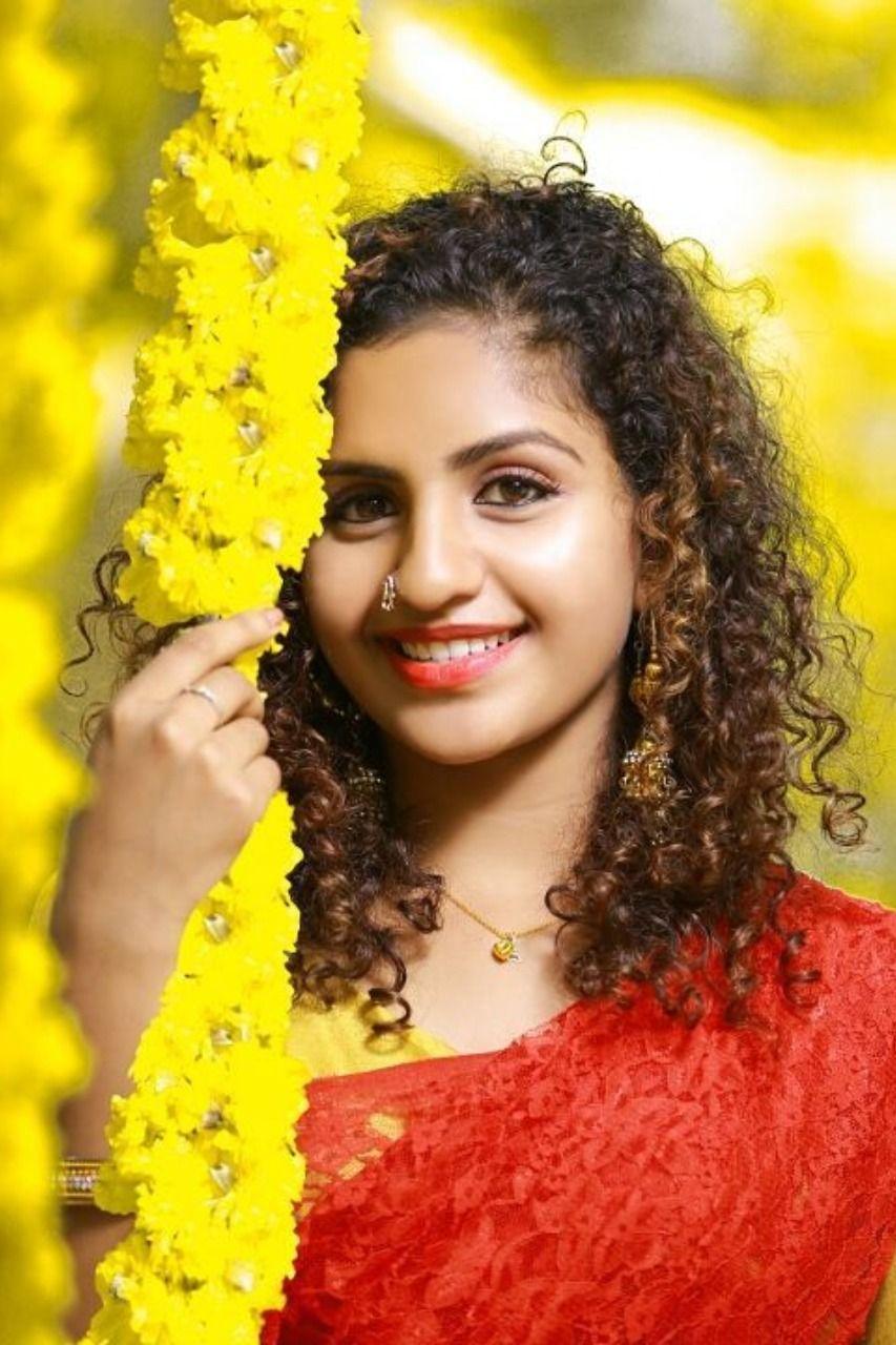 853x1280 PHOTOS- Actress Noorin Shereef of Oru Adaar Love fame