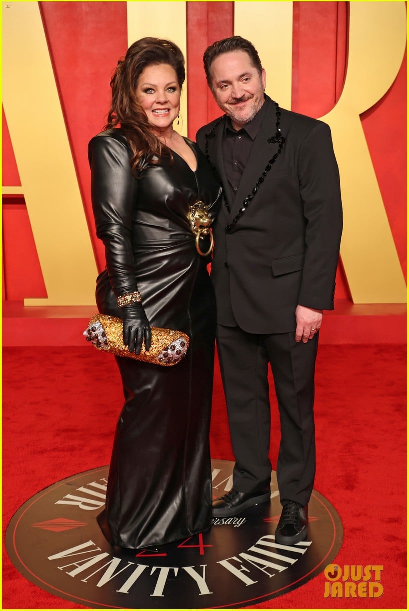 817x1222 Melissa McCarthy Brings Cannoli Purse to Vanity Fair Oscars Party 2024 with Husband Ben Falcone: Photo 5023420 Oscars After Parties, Ben Falcone, Melissa McCarthy Photo. Just Jared: Entertainment News