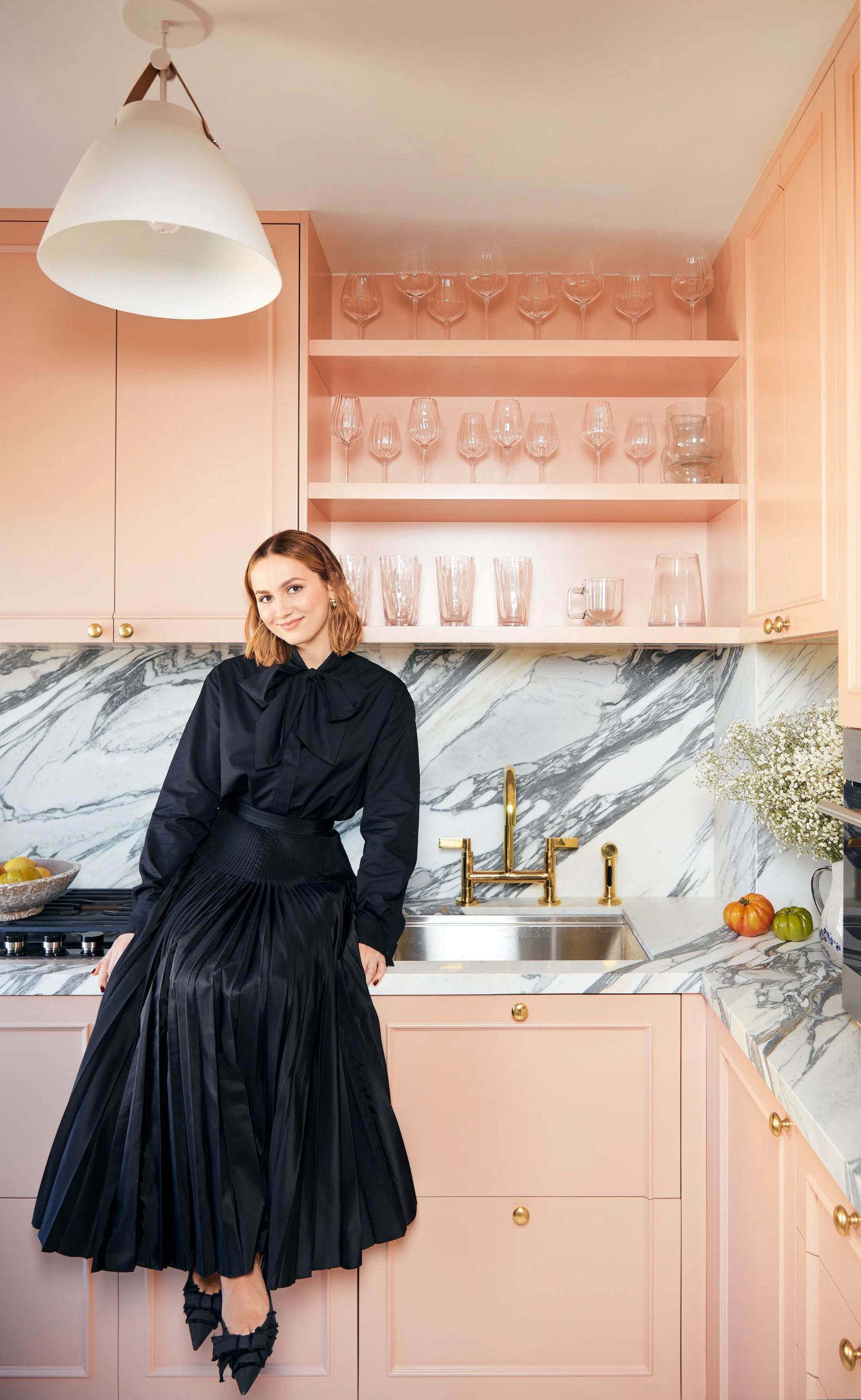 1574x2560 Inside Maude Apatow’s Relaxing New York Home