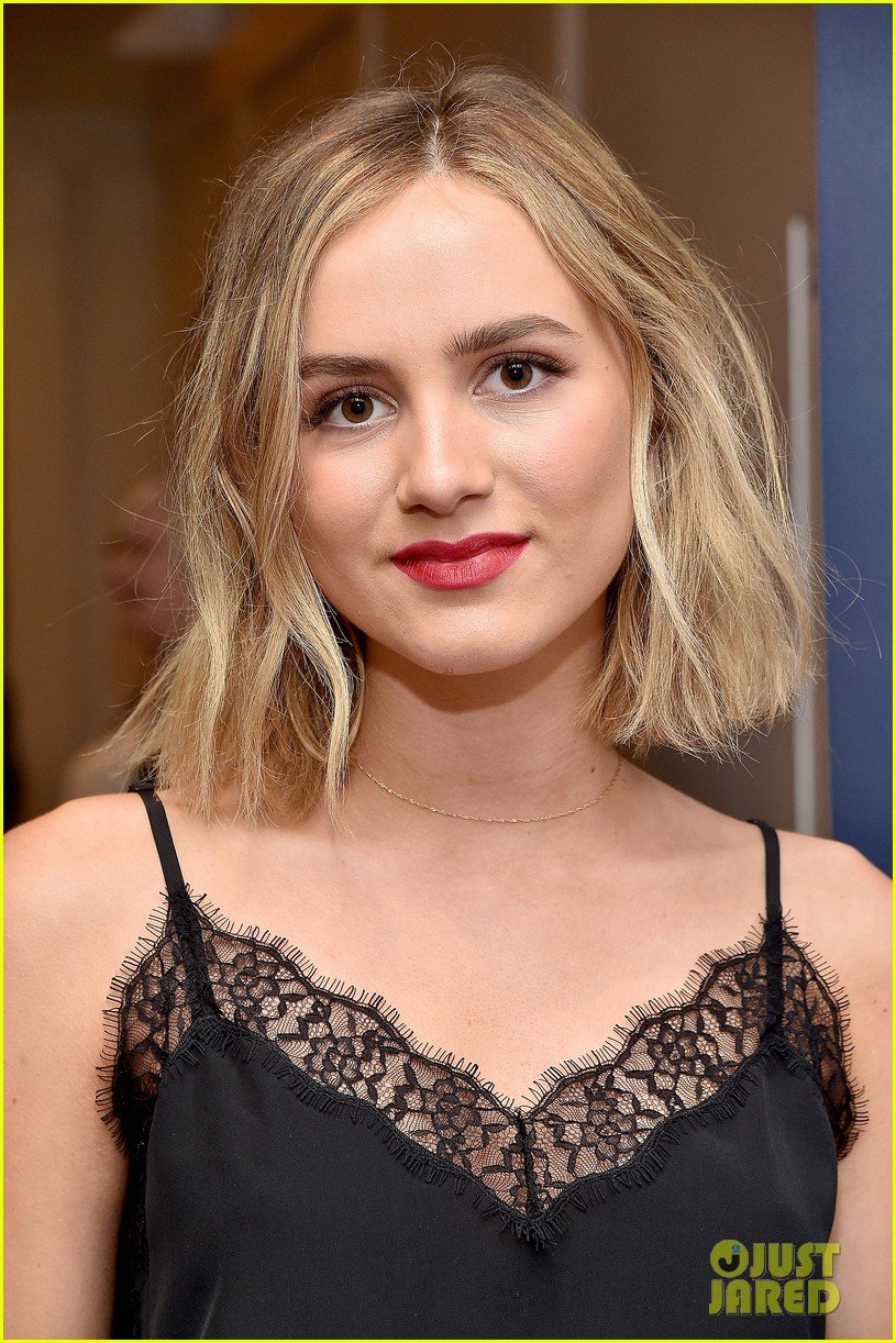 815x1222 Maude Apatow is Joined by Her Family at 'Other People' Premiere!: Photo 3746931. Iris Apatow, JJ Totah, Judd Apatow, Leslie Mann, Maude Apatow Photo. Just Jared: Entertainment News