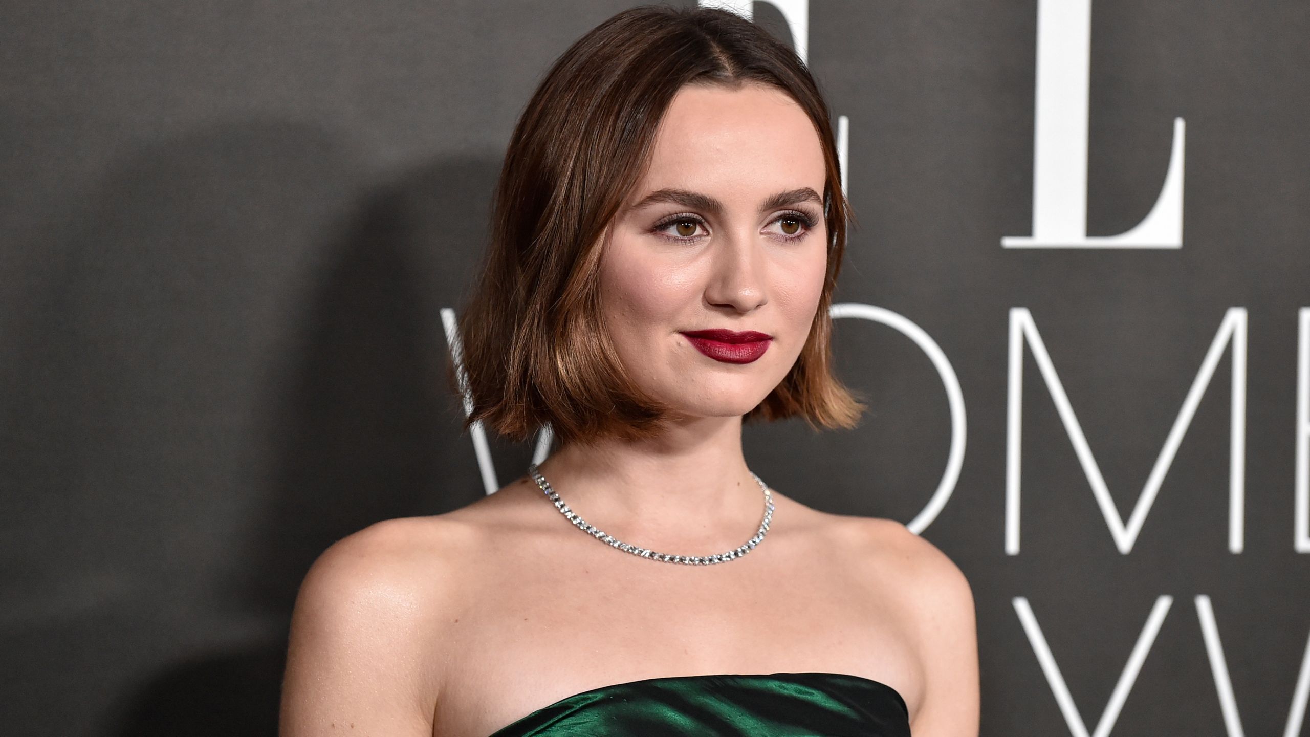 2560x1440 Maude Apatow's small bathroom