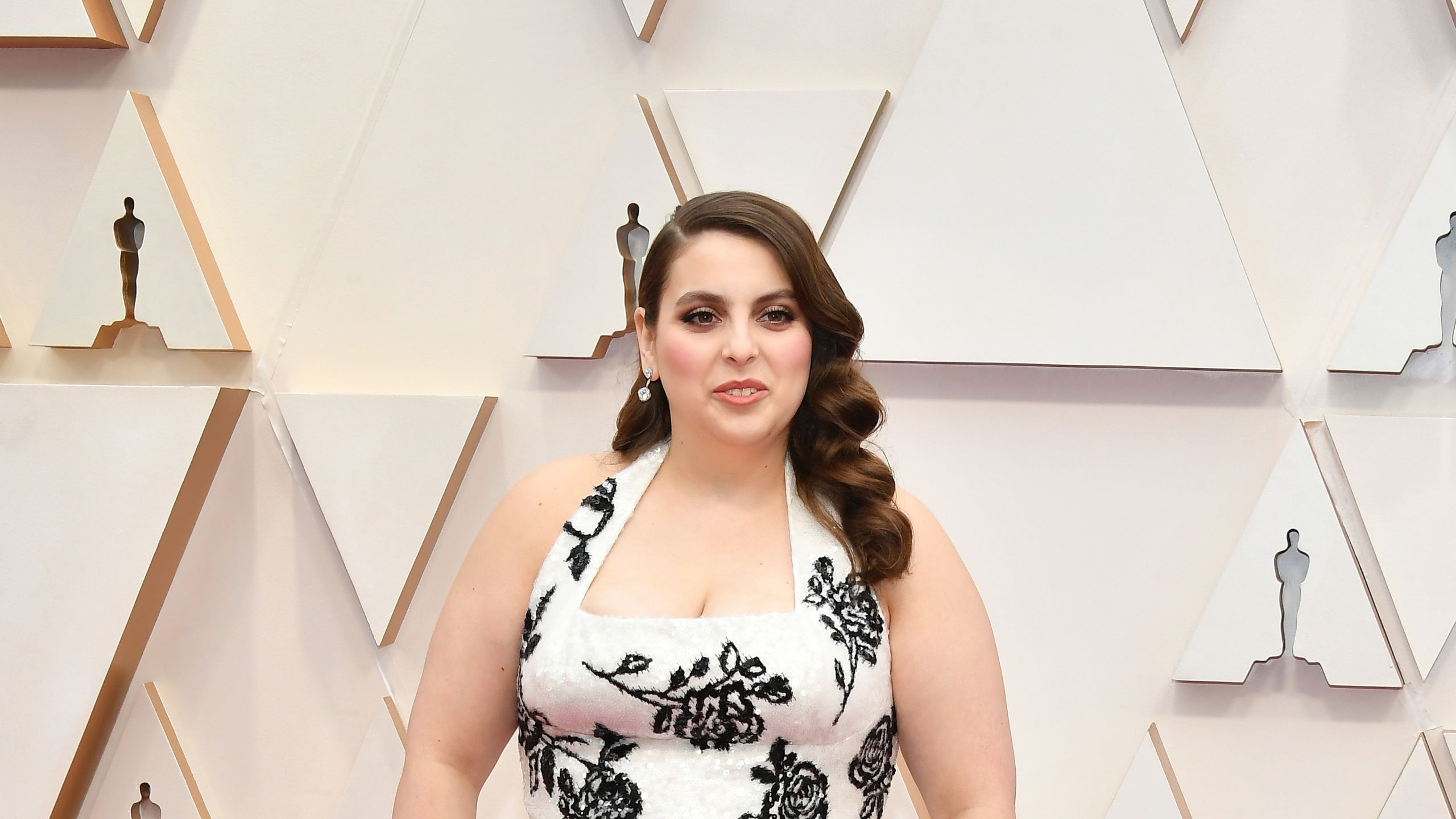 2560x1440 Beanie Feldstein's Oscars 2020 Dress Had a Subtle Political Message