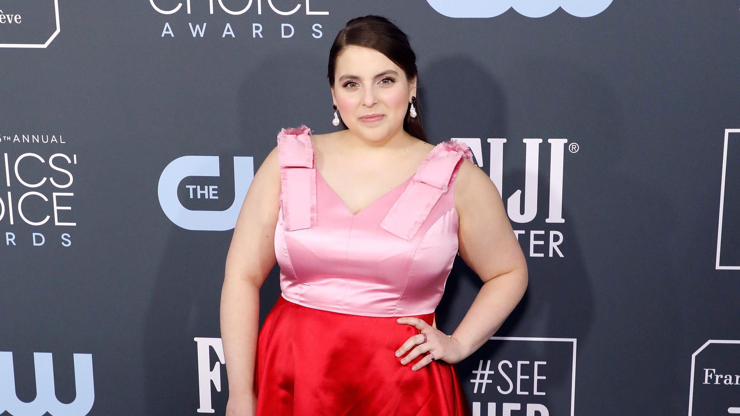 2560x1440 Beanie Feldstein Wears Planned Parenthood Pin Hair Clip