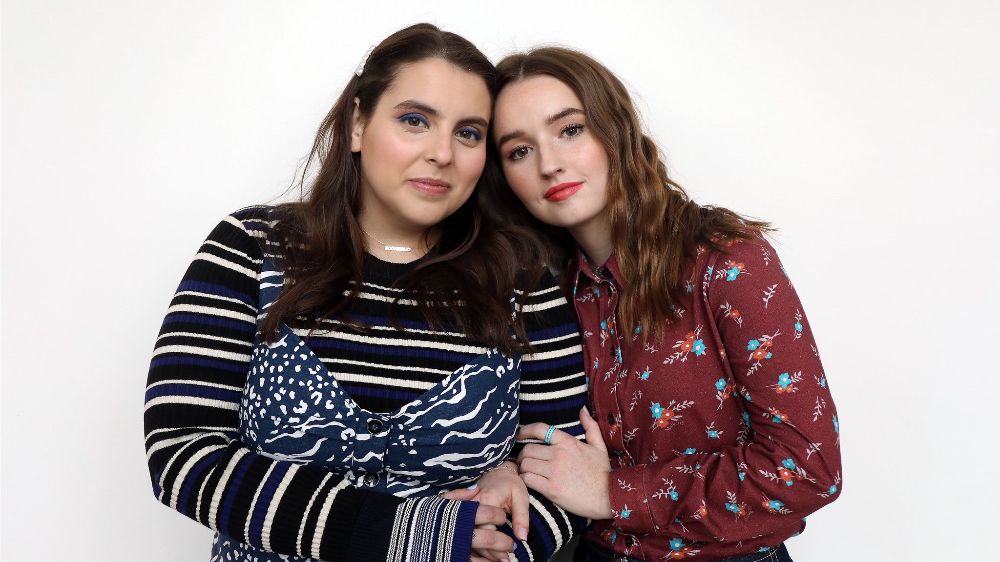 2048x1152 Beanie Feldstein and Kaitlyn Dever 'don't need a makeover to be accepted' in 'Booksmart'