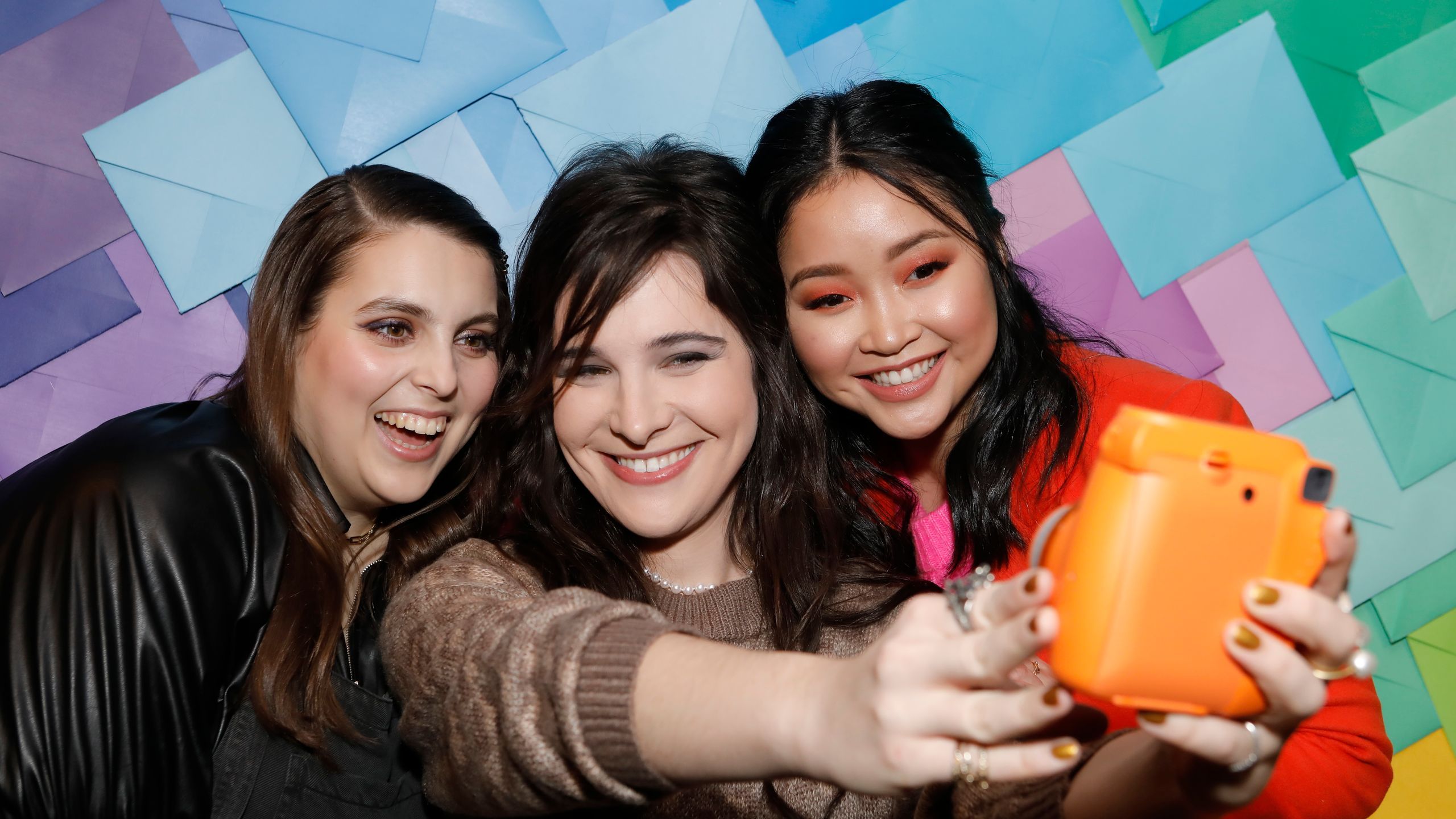 2560x1440 Beanie Feldstein, Lana Condor, and More Celebs Join the AerieReal Role Models