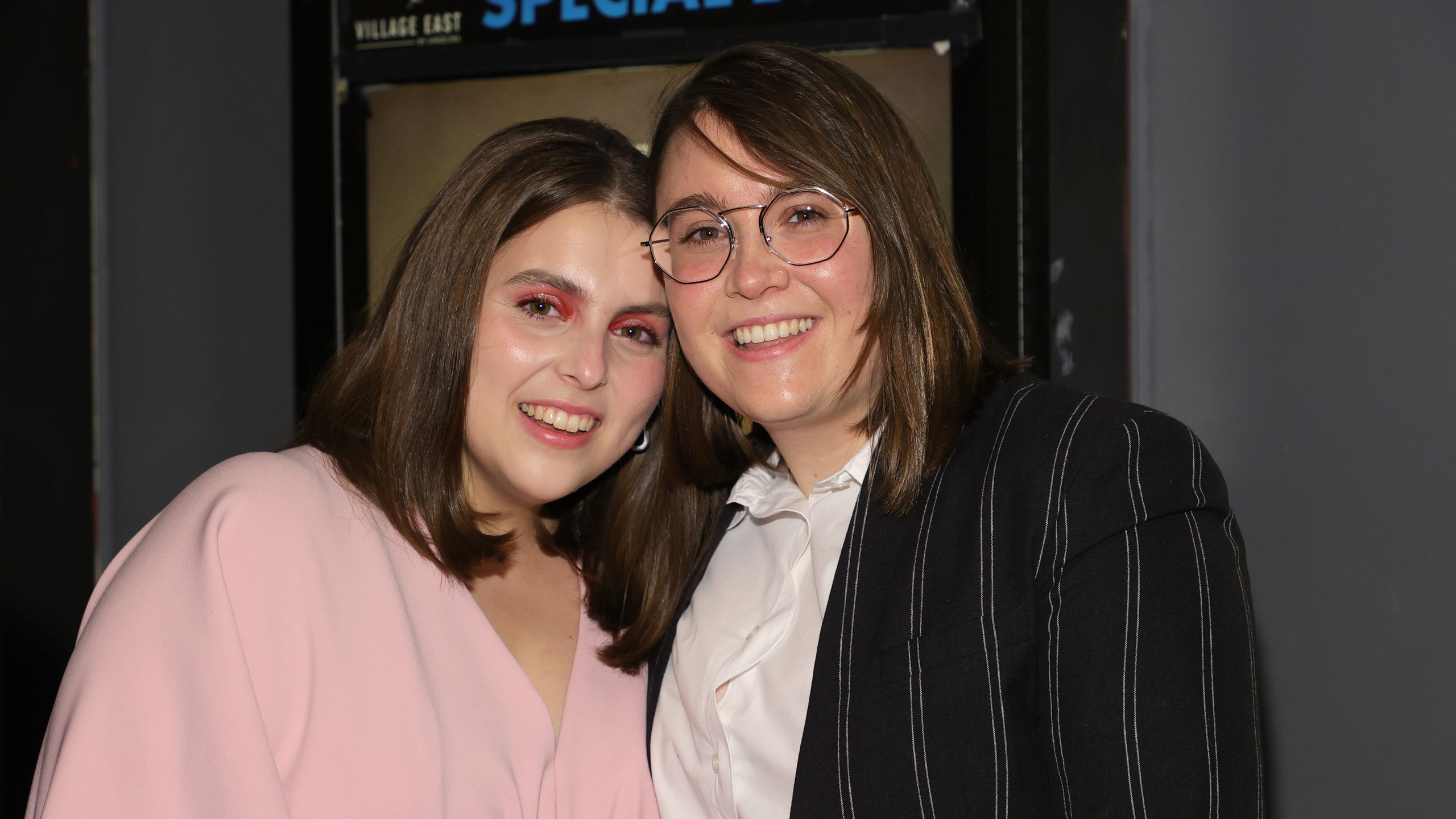 2560x1440 Beanie Feldstein Is Engaged to Bonnie Chance Roberts