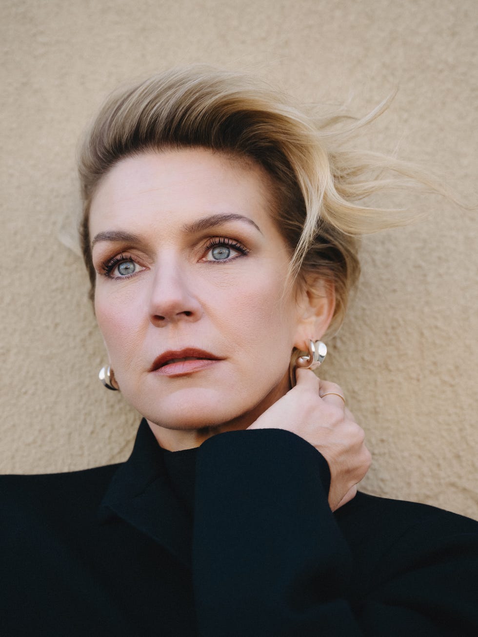 980x1307 Rhea Seehorn's Classy Photohoot for 'Harper's Bazaar'
