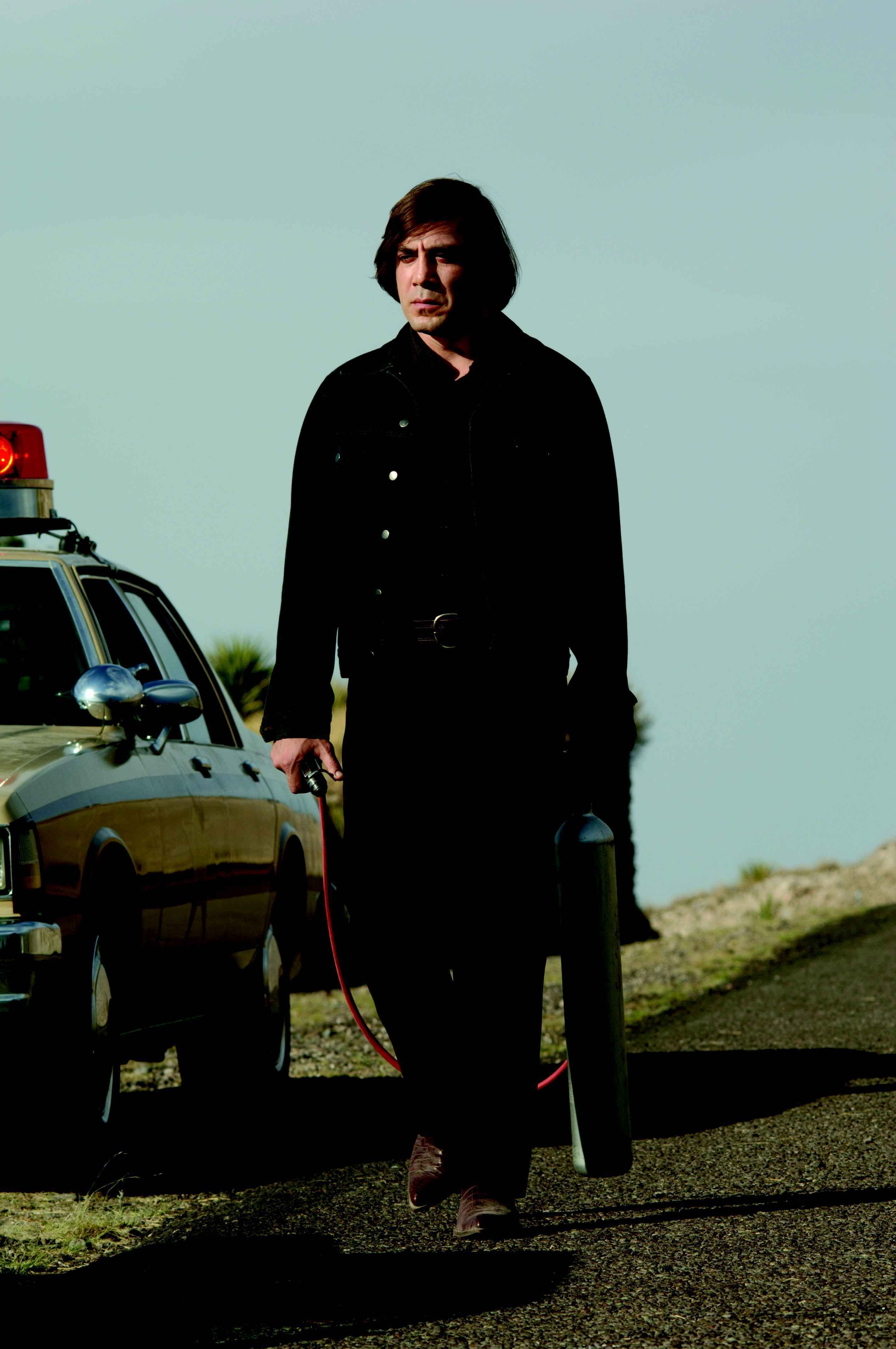 2848x4288 Anton Chigurh Wallpaper