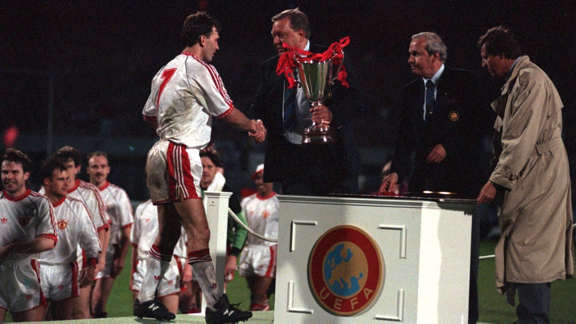 1920x1080 Bryan Robson vs Barcelona 1991 CWC final (All touches & actions)