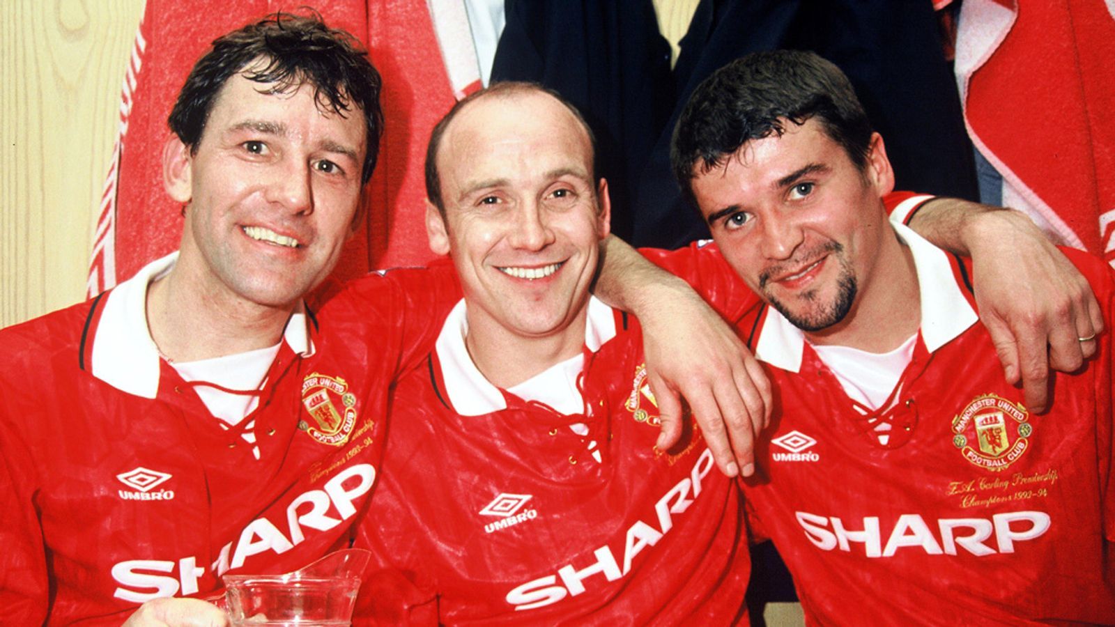 1600x900 Manchester United legend Bryan Robson criticises Roy Keane over book
