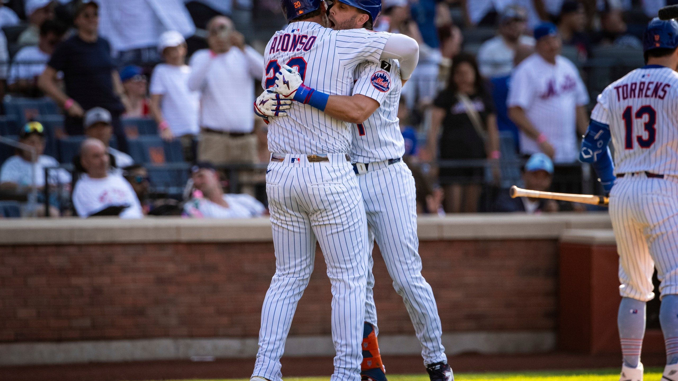 2560x1440 Jeff McNeil's home run and sparkling defensive play carry Mets past Yankees in Subway Series. WKRN News 2