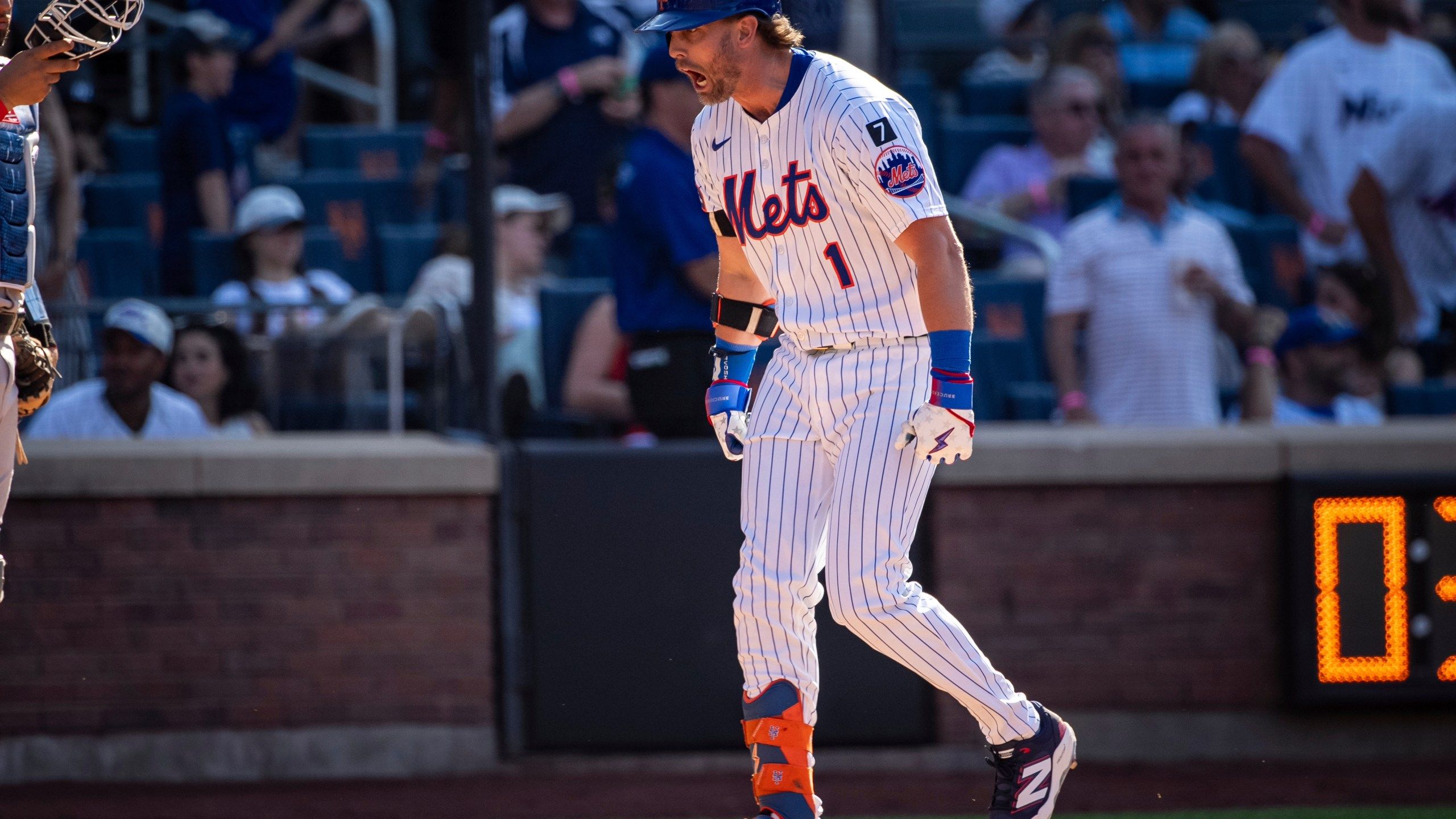2560x1440 McNeil's 2 Run Homer In 7th Off Weaver Lifts Mets Over Yankees 6 5 In Subway Series Opener