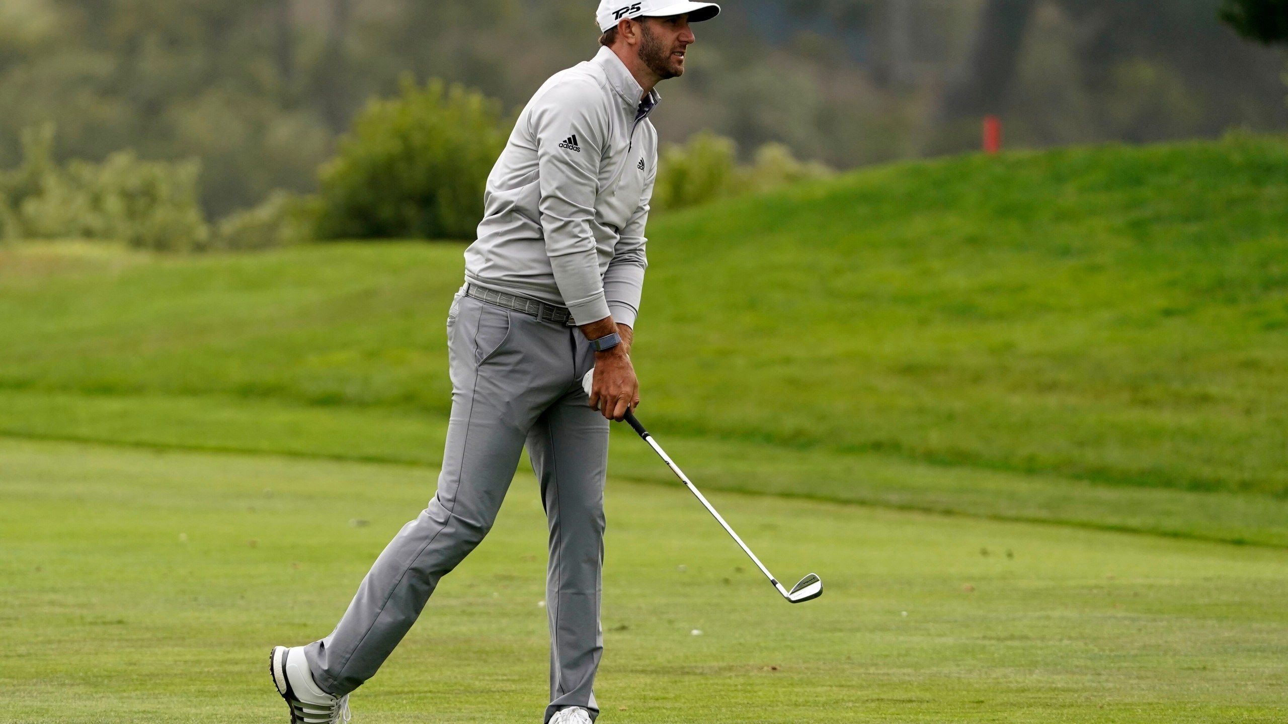 2560x1440 Dustin Johnson emerges from a pack to lead PGA Championship