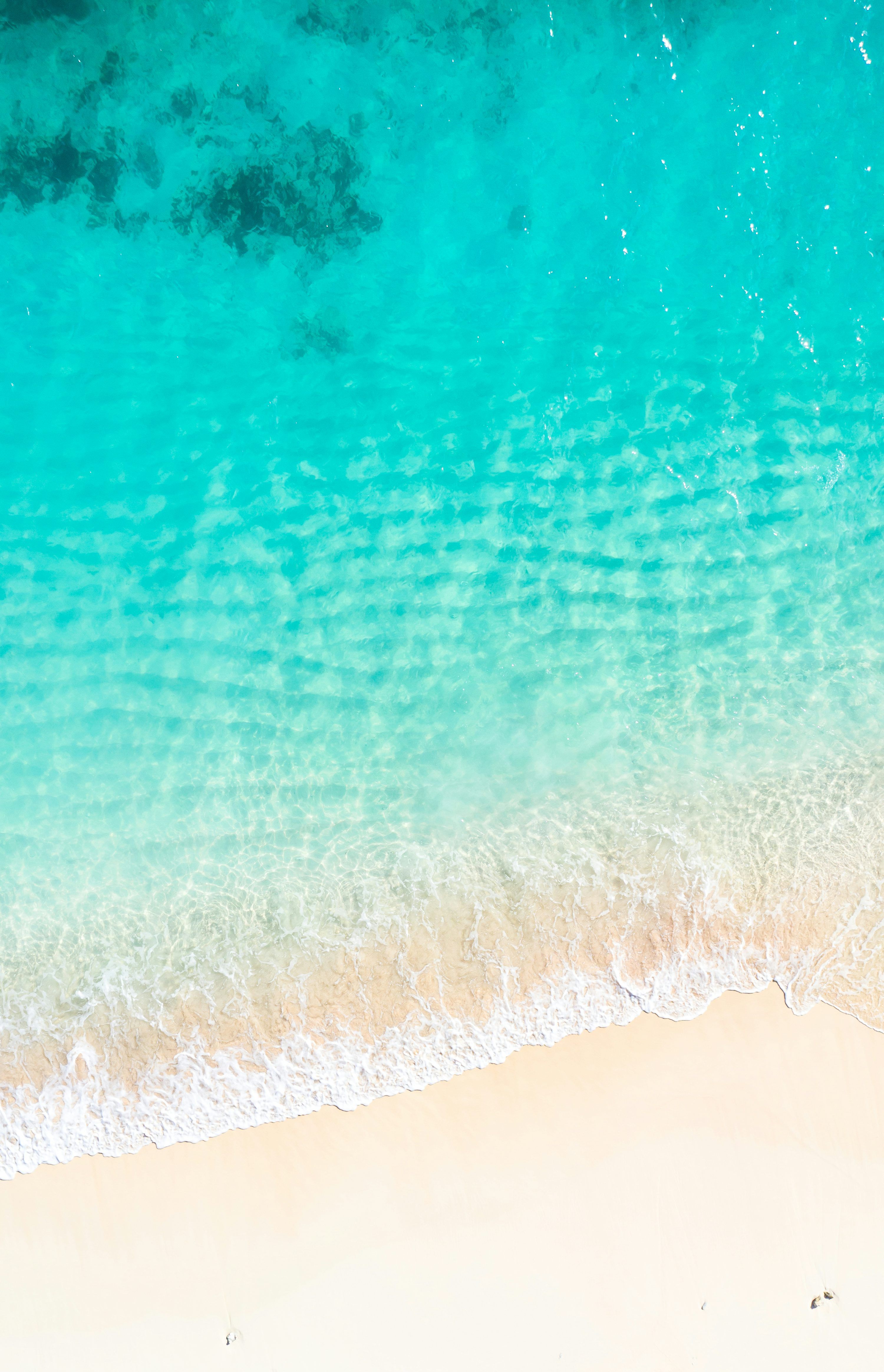 3000x4654 An aerial view of a sandy beach and ocean photo