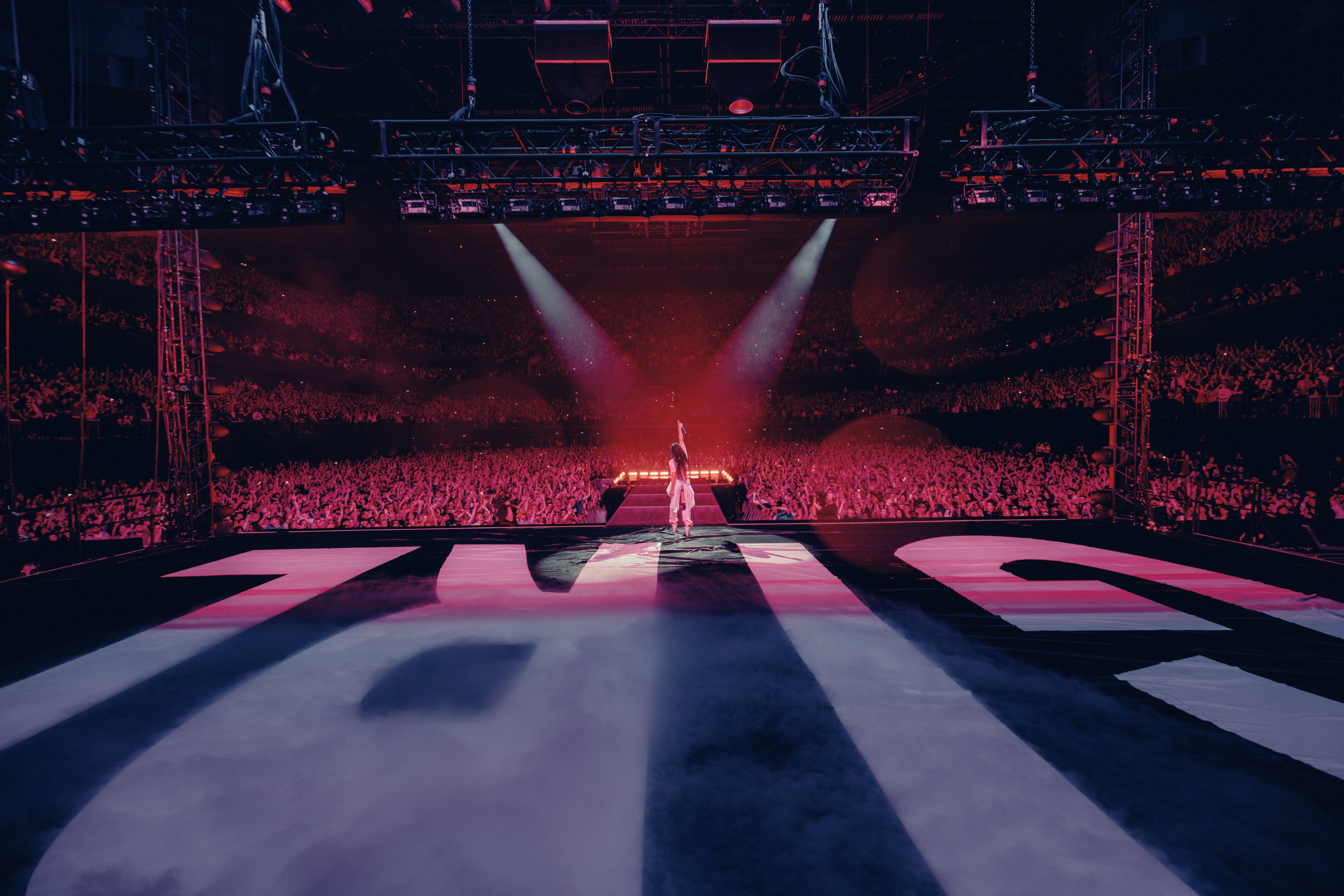 8192x5464 Charli XCX live: we meet the designers behind the BRAT tour. Wallpaper*