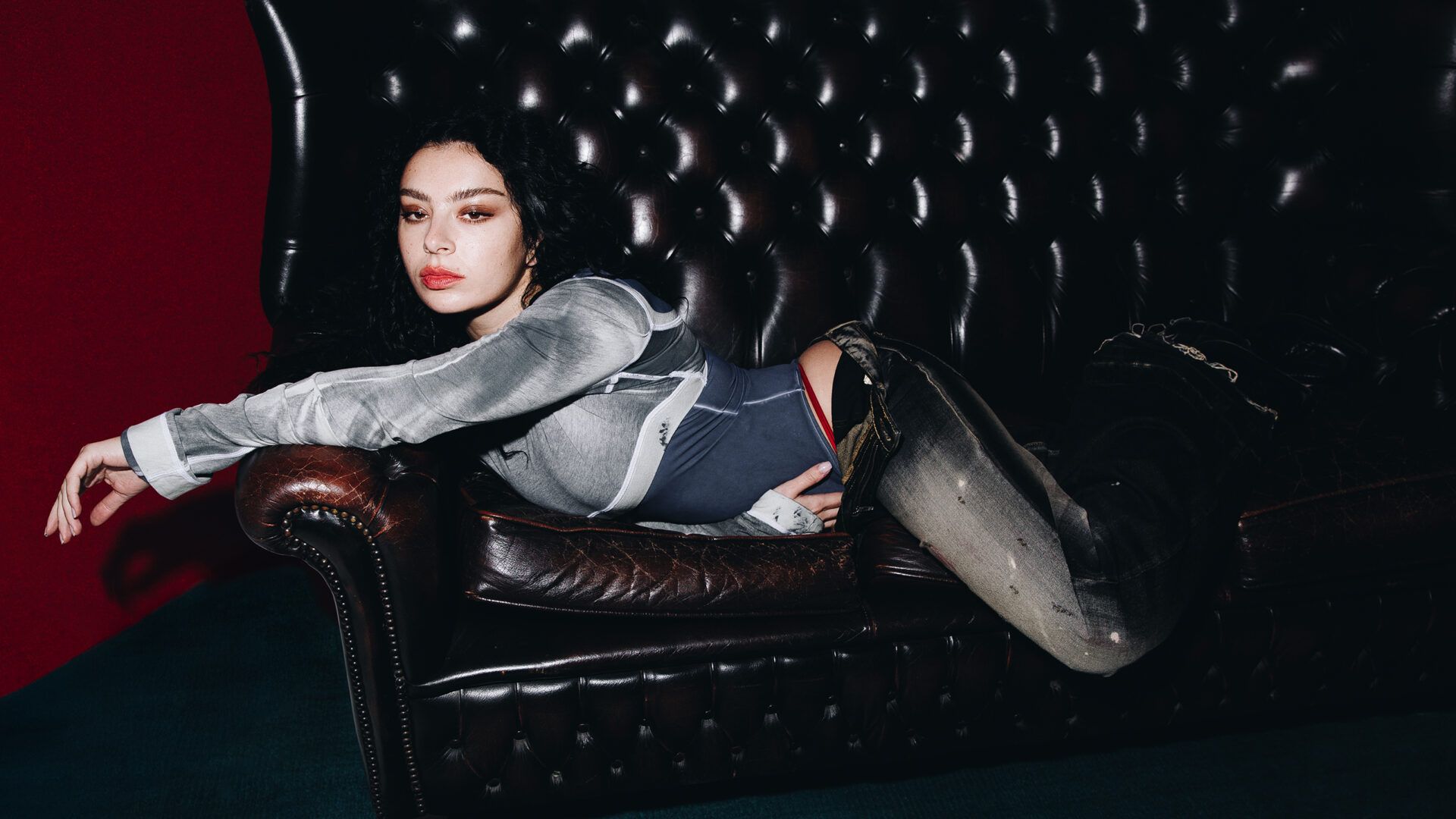 1920x1080 Charli XCX confirms full tracklist for 'Brat' remix album