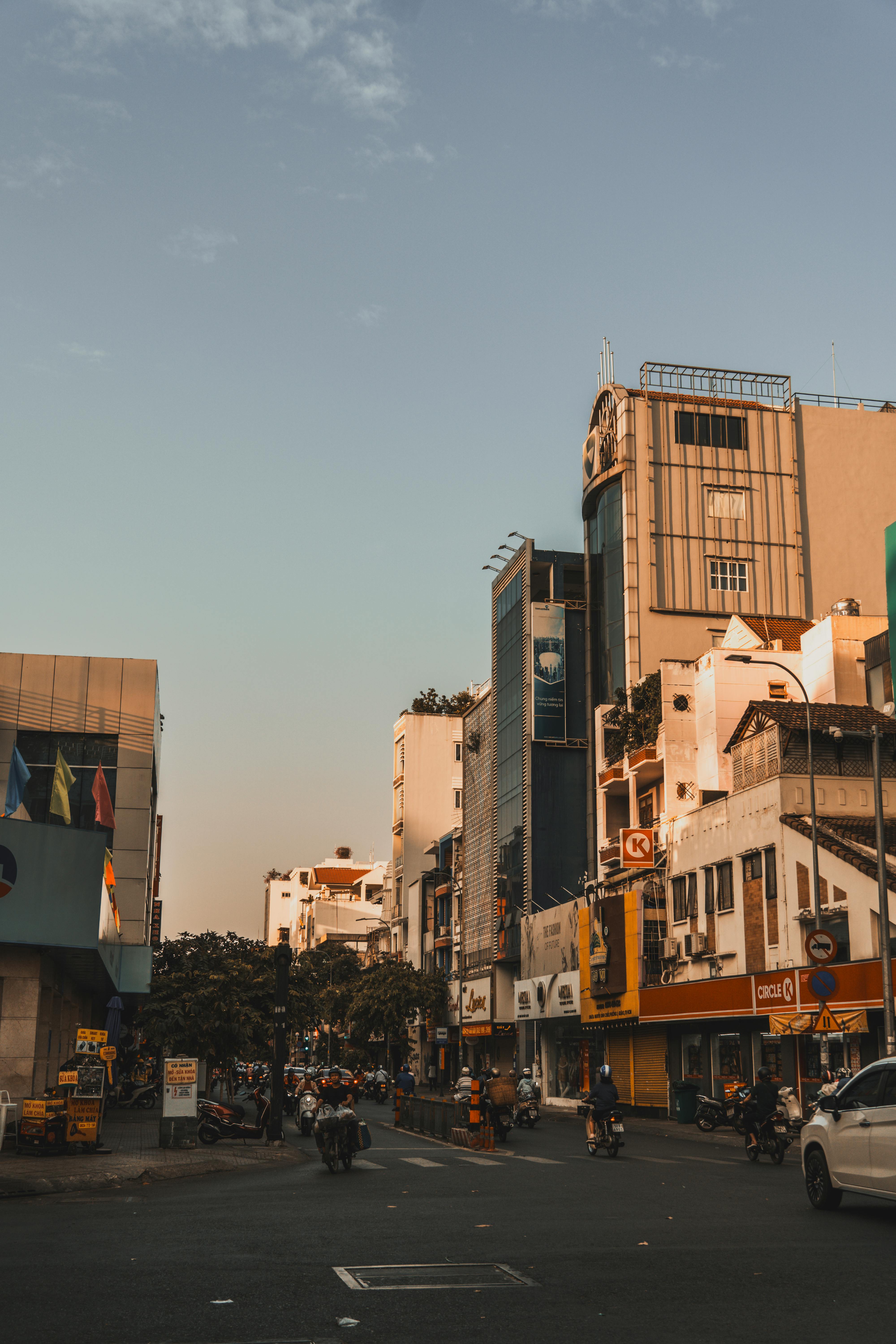 4000x6000 Bustling Street Scene in Davao City, Philippines · Free