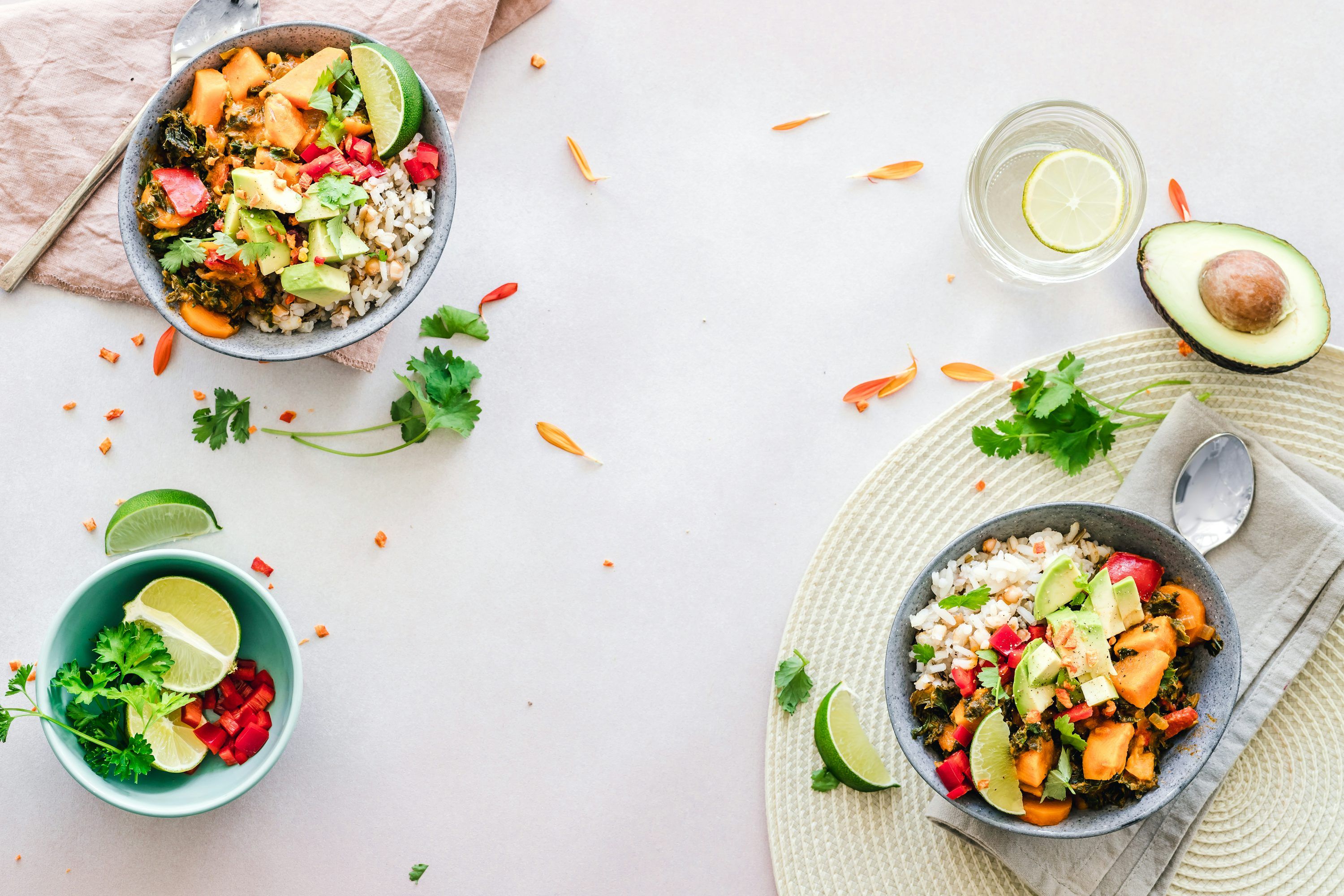 3000x2000 White ceramic bowl with food photo