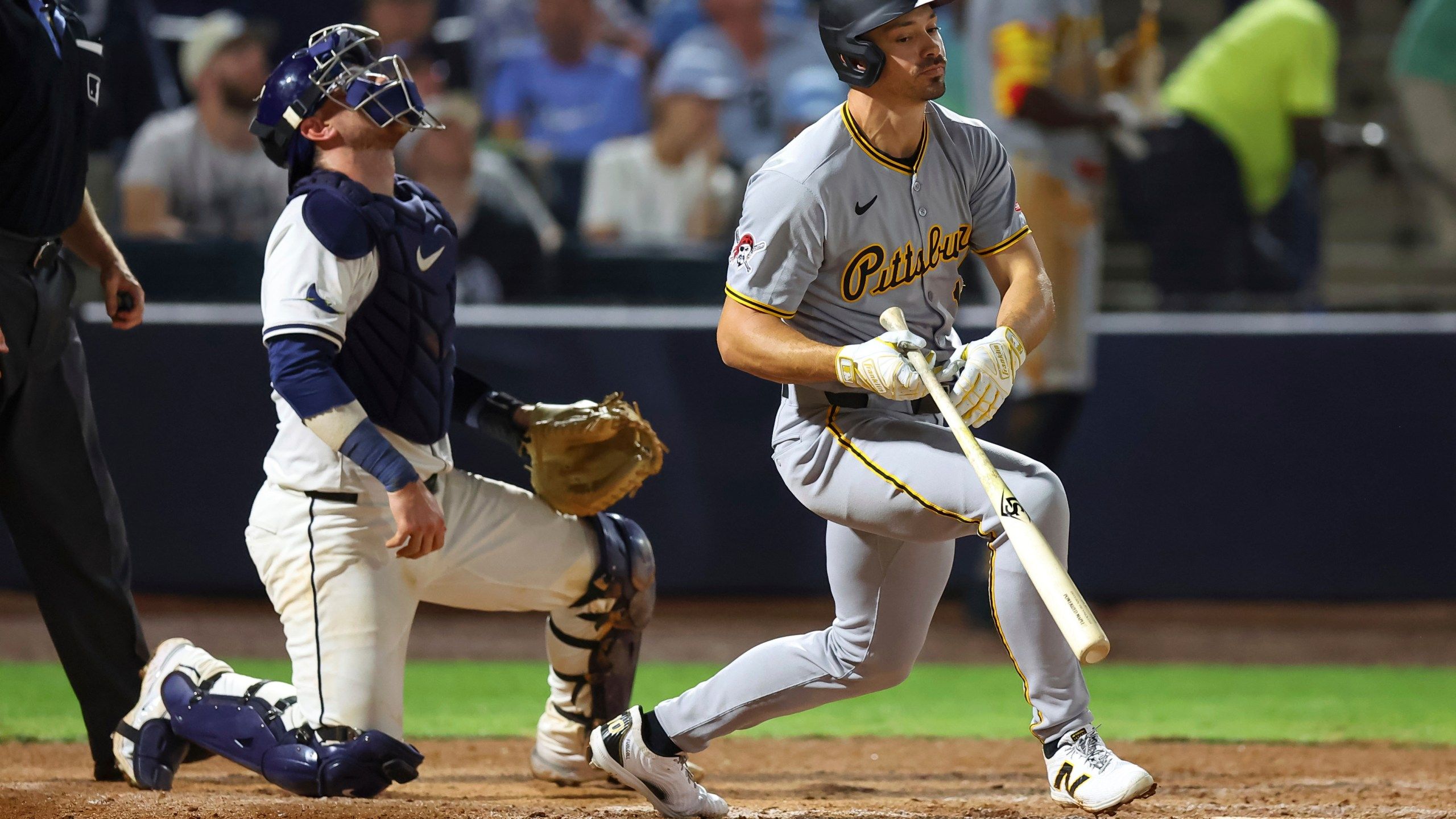 2560x1440 Pittsburgh Pirates' Bryan Reynolds limited with triceps soreness
