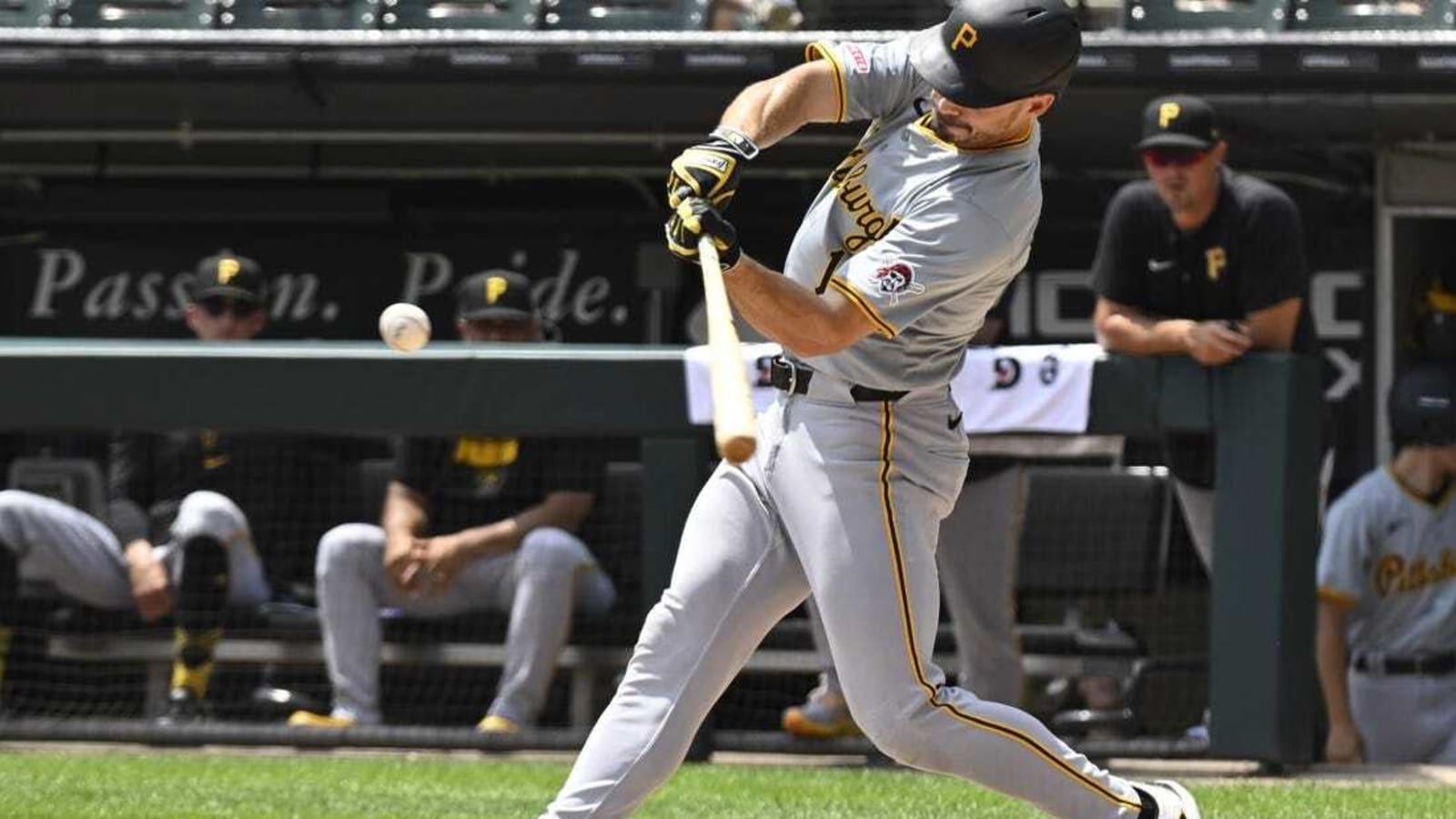 1600x900 Bryan Reynolds (4 hits, 4 RBIs) leads Pirates past White Sox