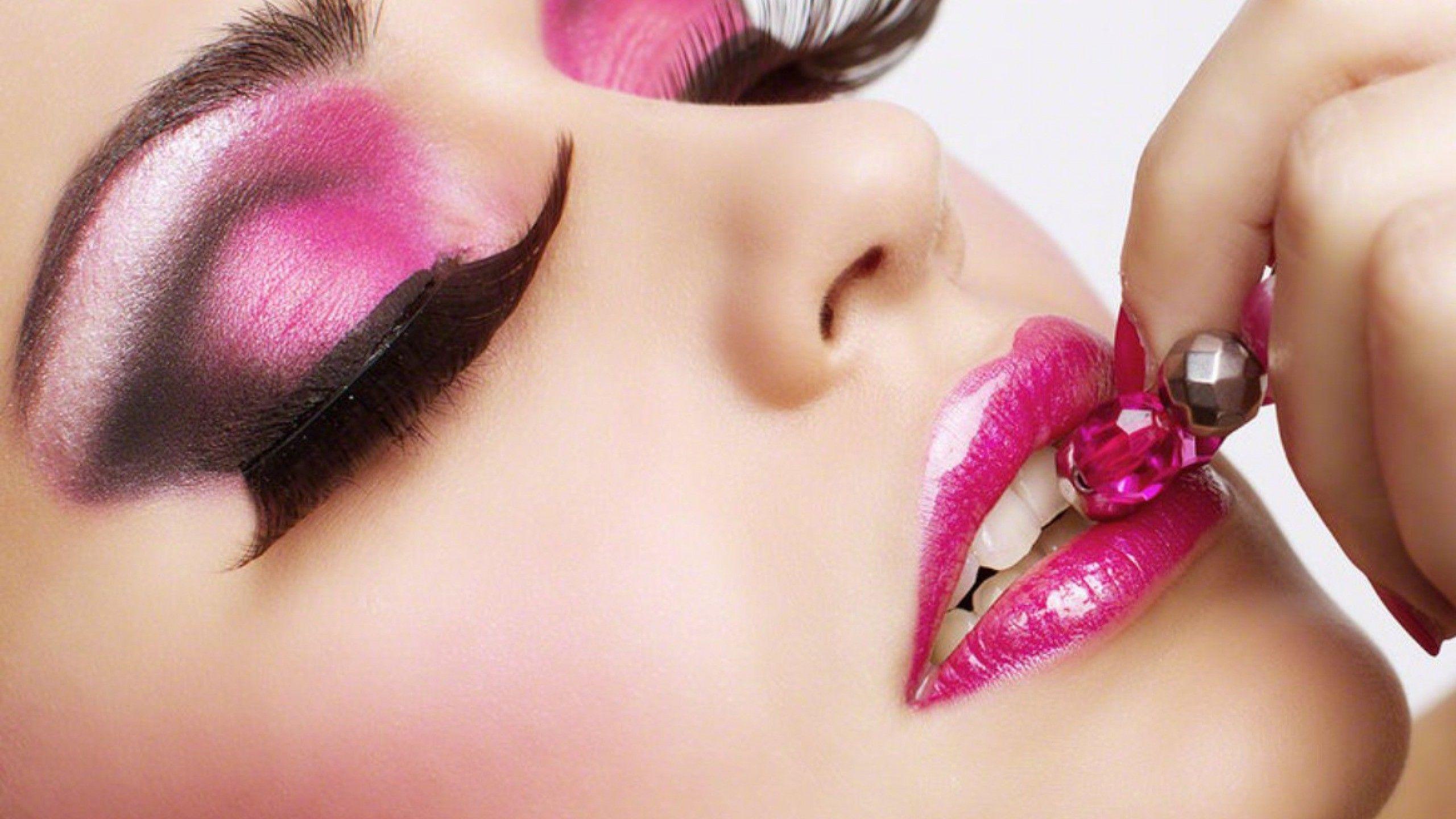 2560x1440 Pink Makeup HD Wallpaper 21163