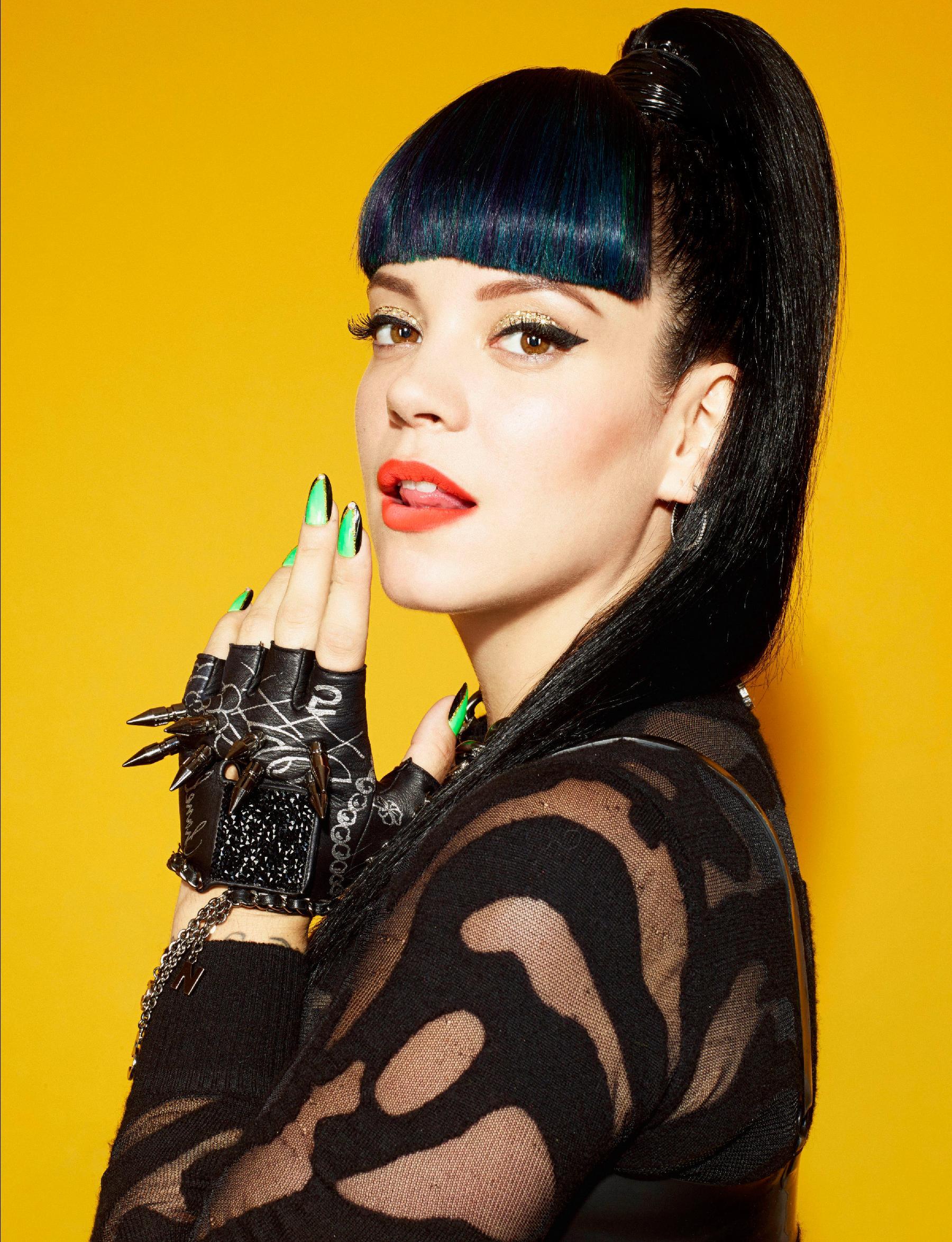 1800x2348 Lily Allen iPhone Wallpaper