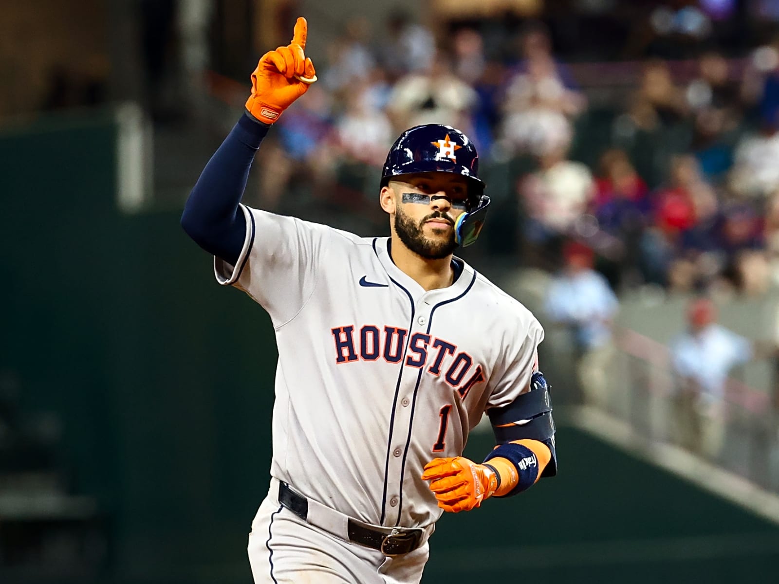 1600x1200 How Bad Bunny tried to get Astros' Carlos Correa to compete in World Baseball Classic