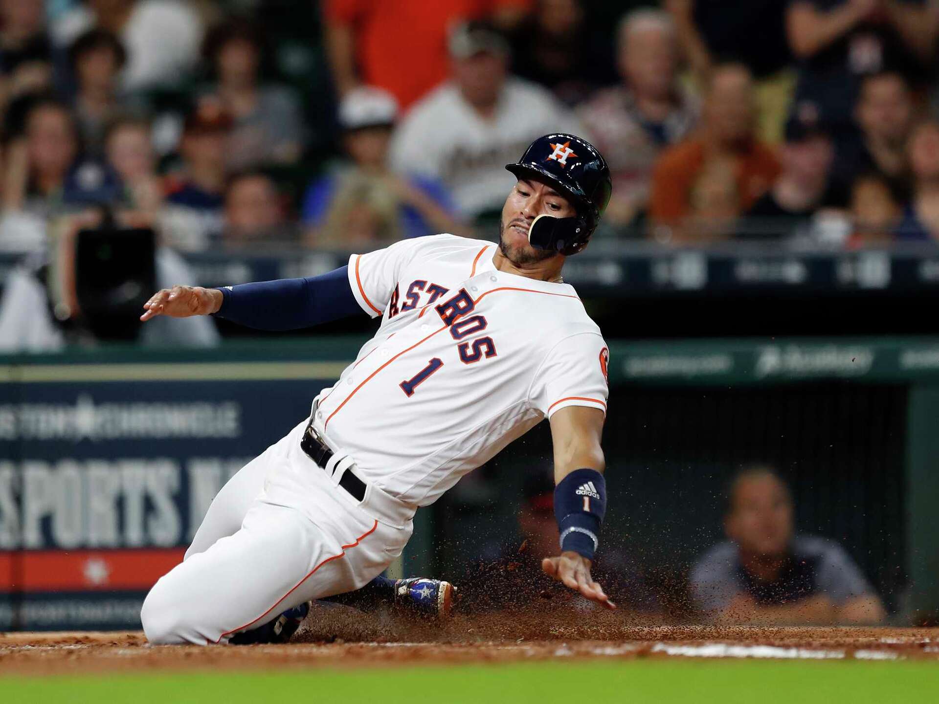 1920x1440 Astros' Carlos Correa exits with thumb injury
