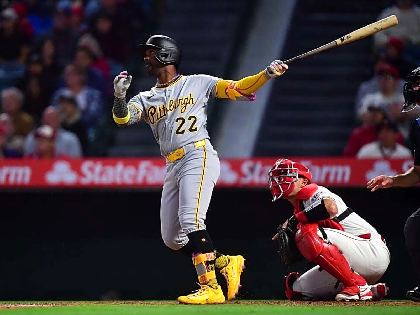 1600x1200 Andrew McCutchen, bullpen carry Pirates over Angels