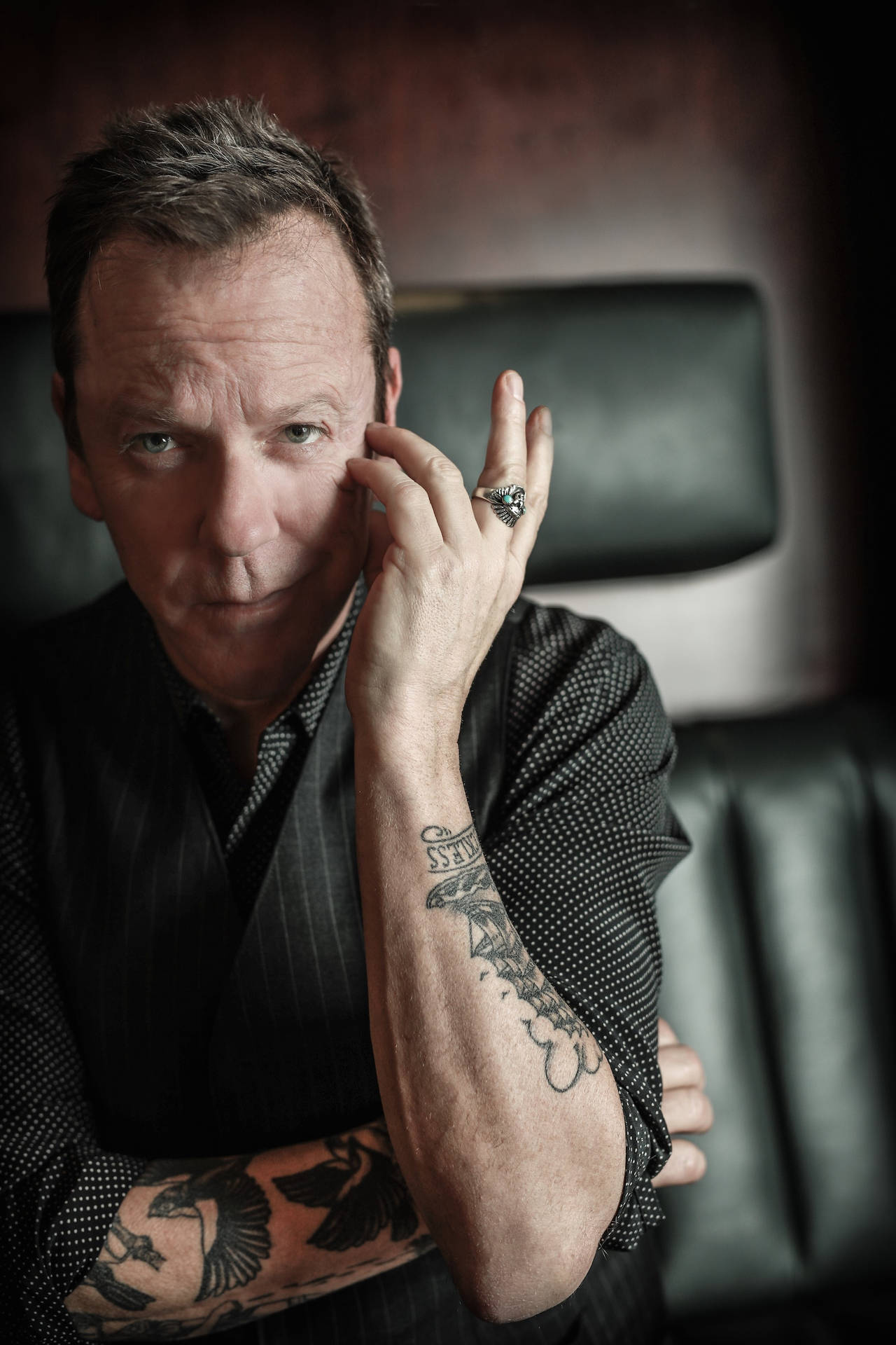 1280x1920 Download British Canadian Badass Kiefer Sutherland Serious Face Wallpaper