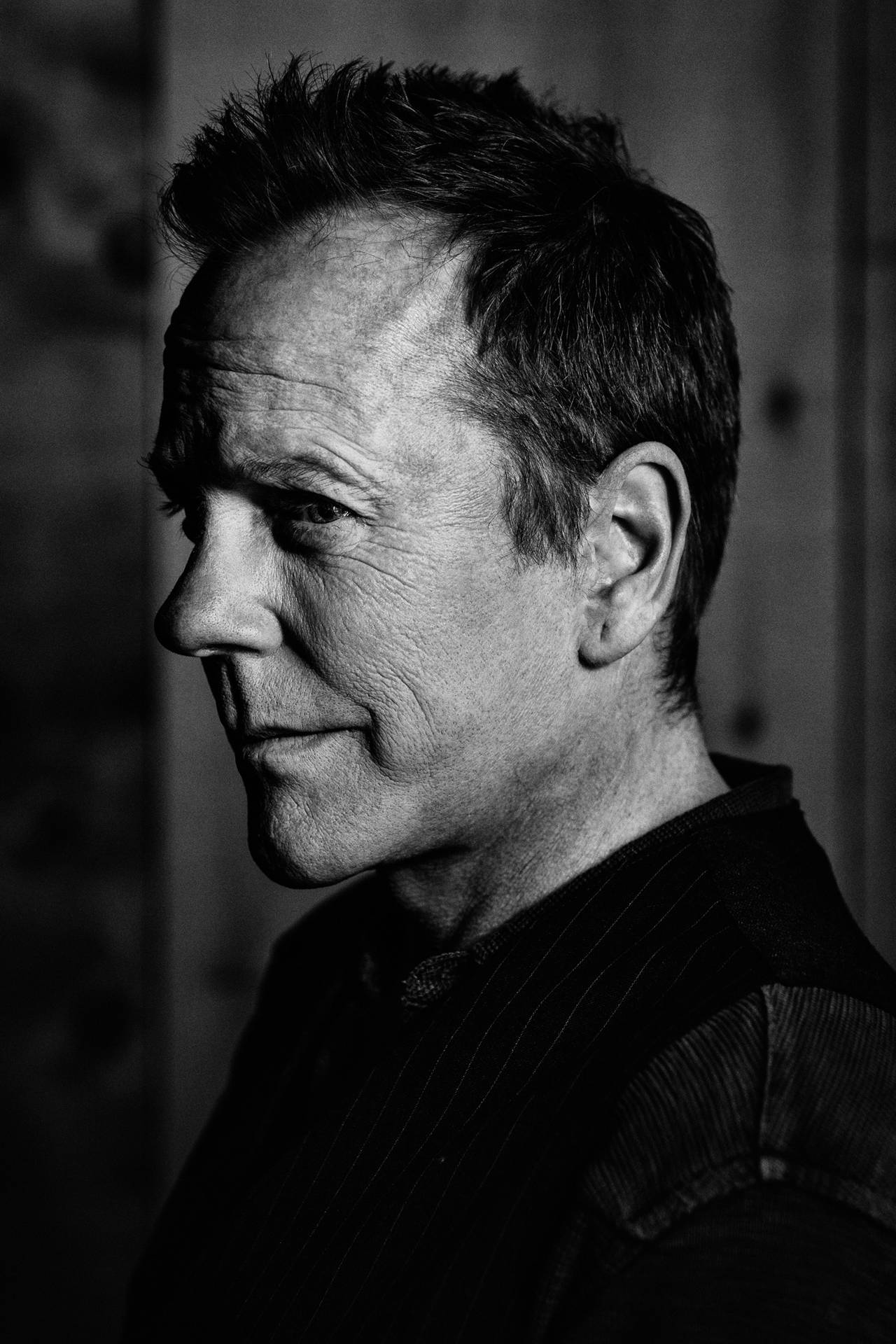 1280x1920 Download British Canadian Kiefer Sutherland Side Profile Wallpaper